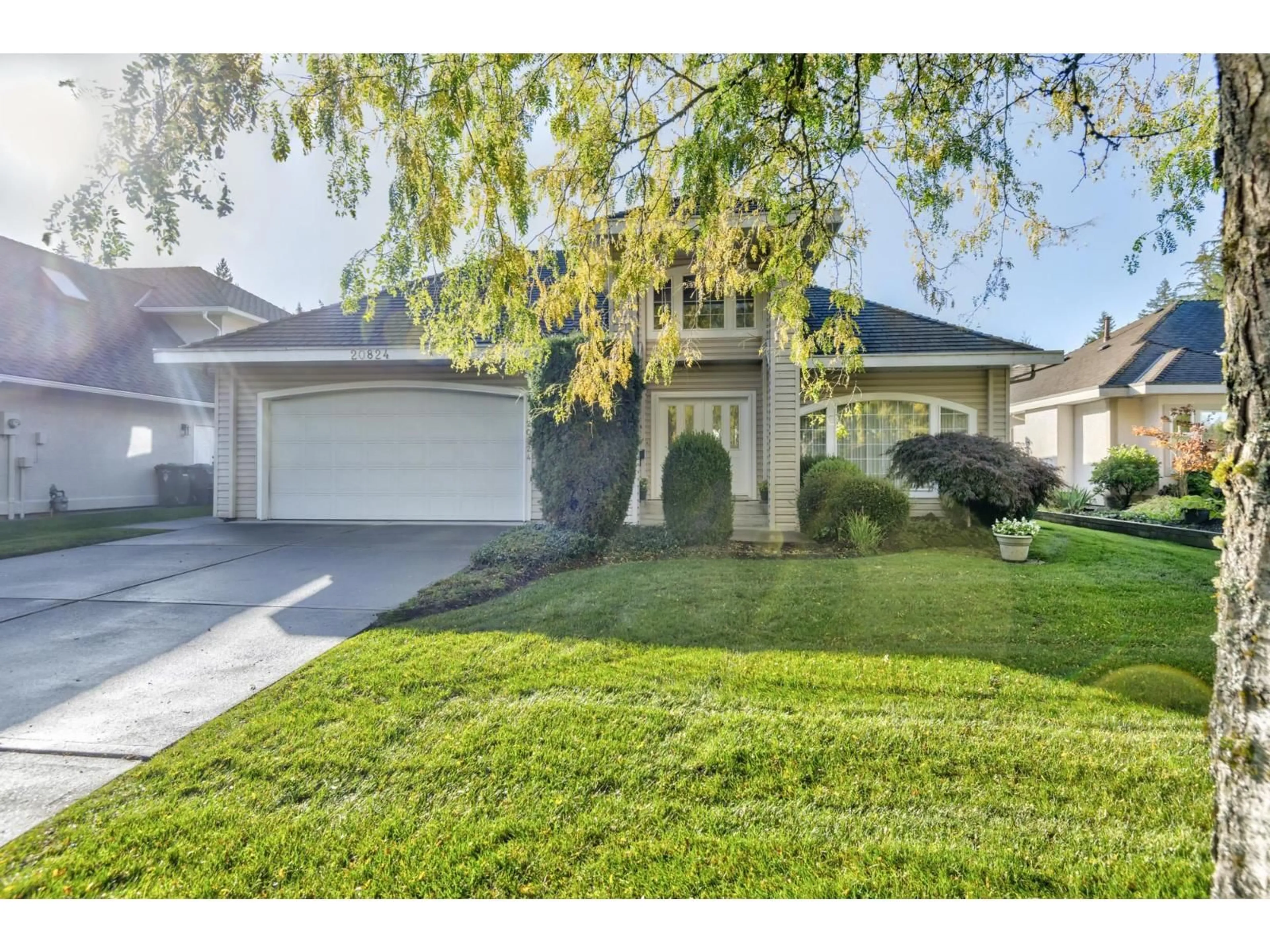 Home with vinyl exterior material, street for 20824 44, Langley British Columbia V3A5A8