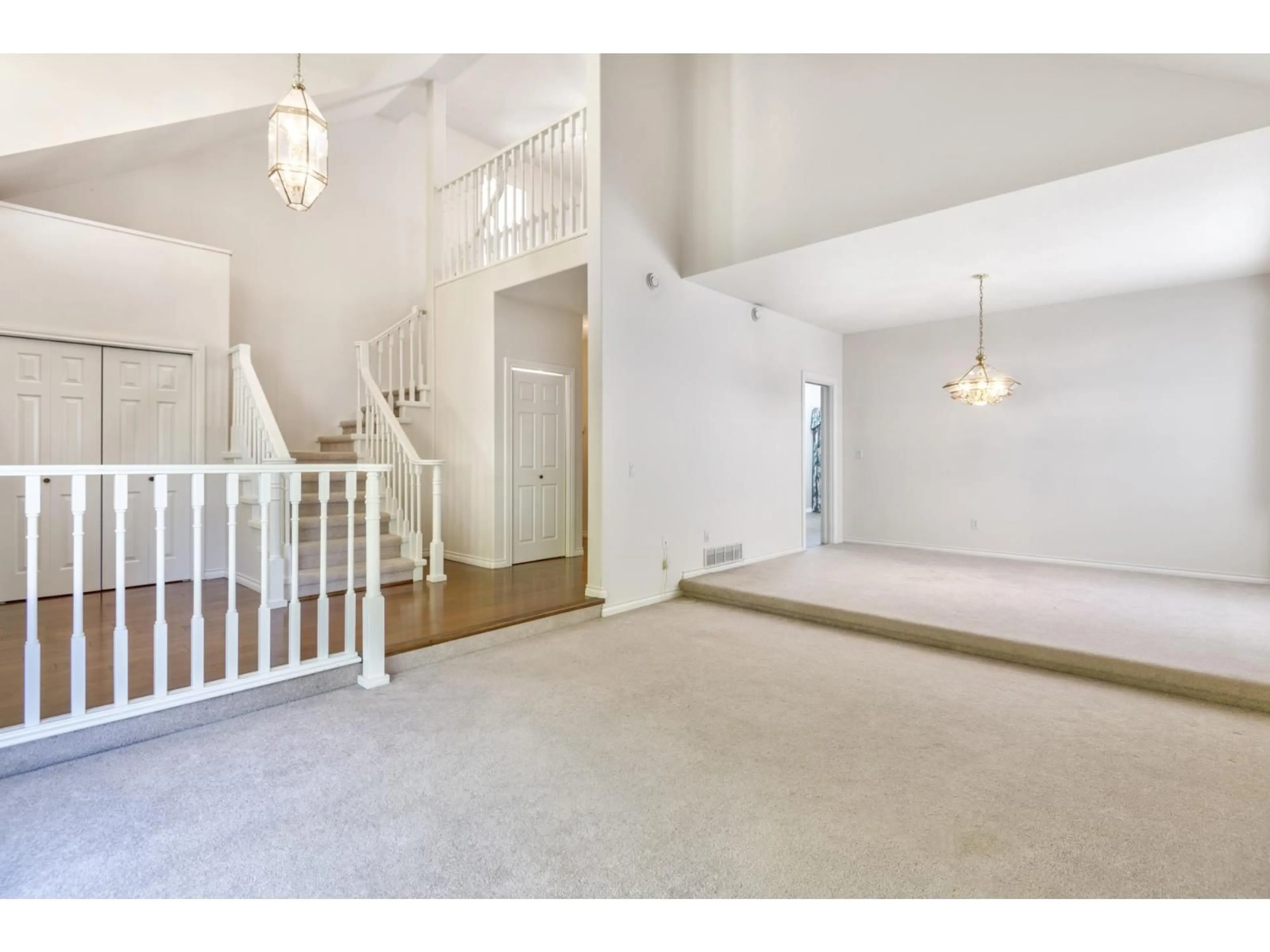 Indoor foyer for 20824 44, Langley British Columbia V3A5A8