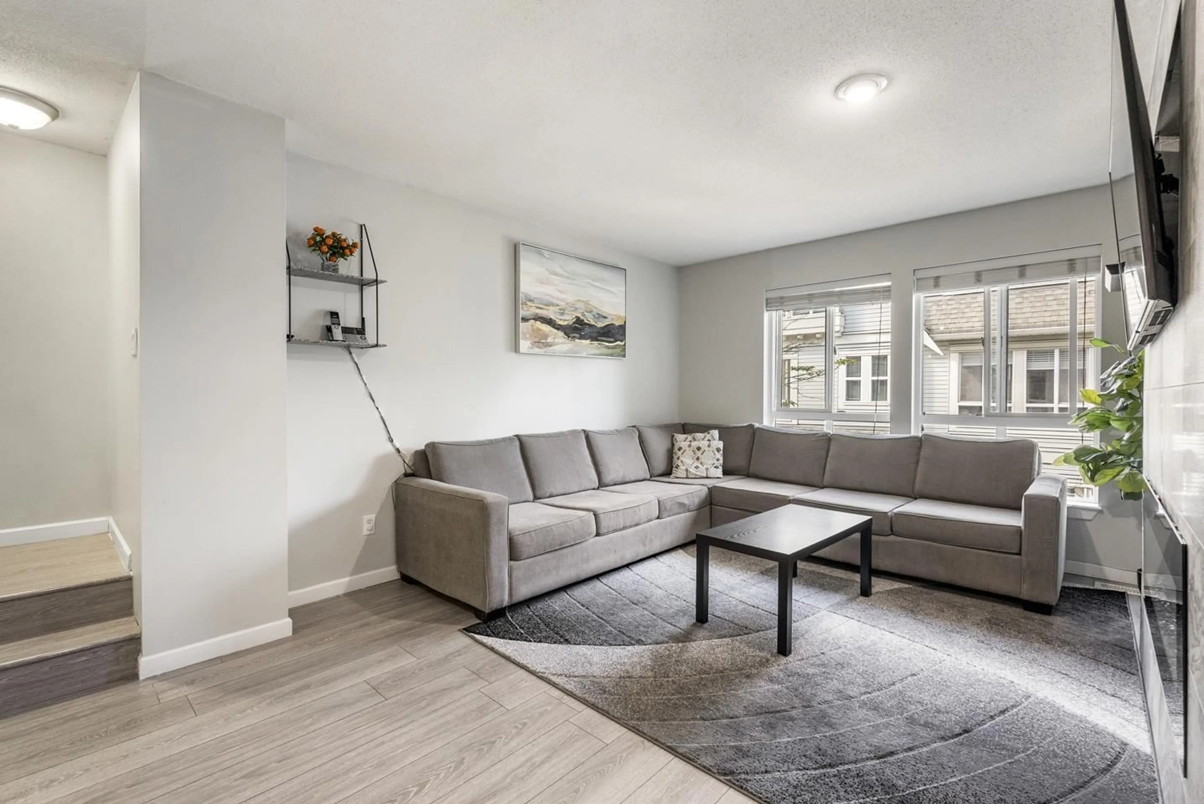 Living room with furniture, unknown for 36 - 16388 85, Surrey British Columbia V4N5G2