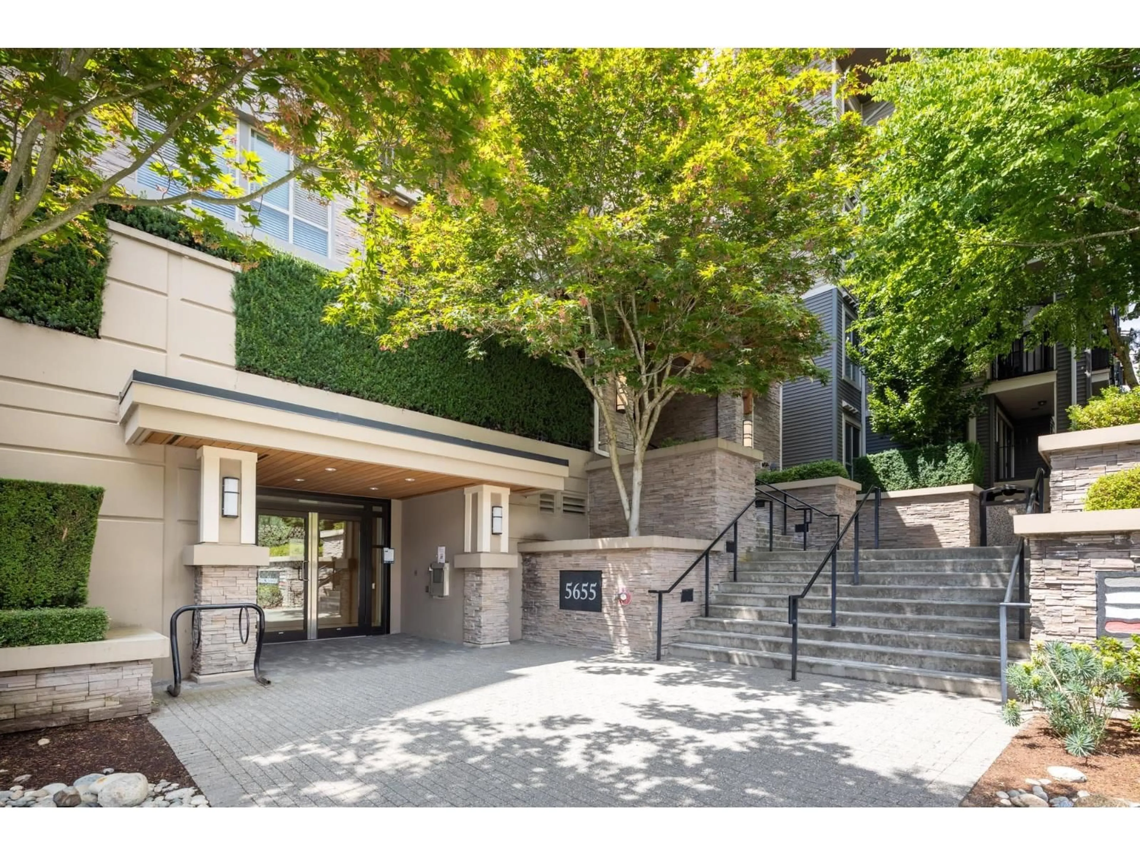 Indoor foyer for 323 - 5655 210A, Langley British Columbia V3A0G4