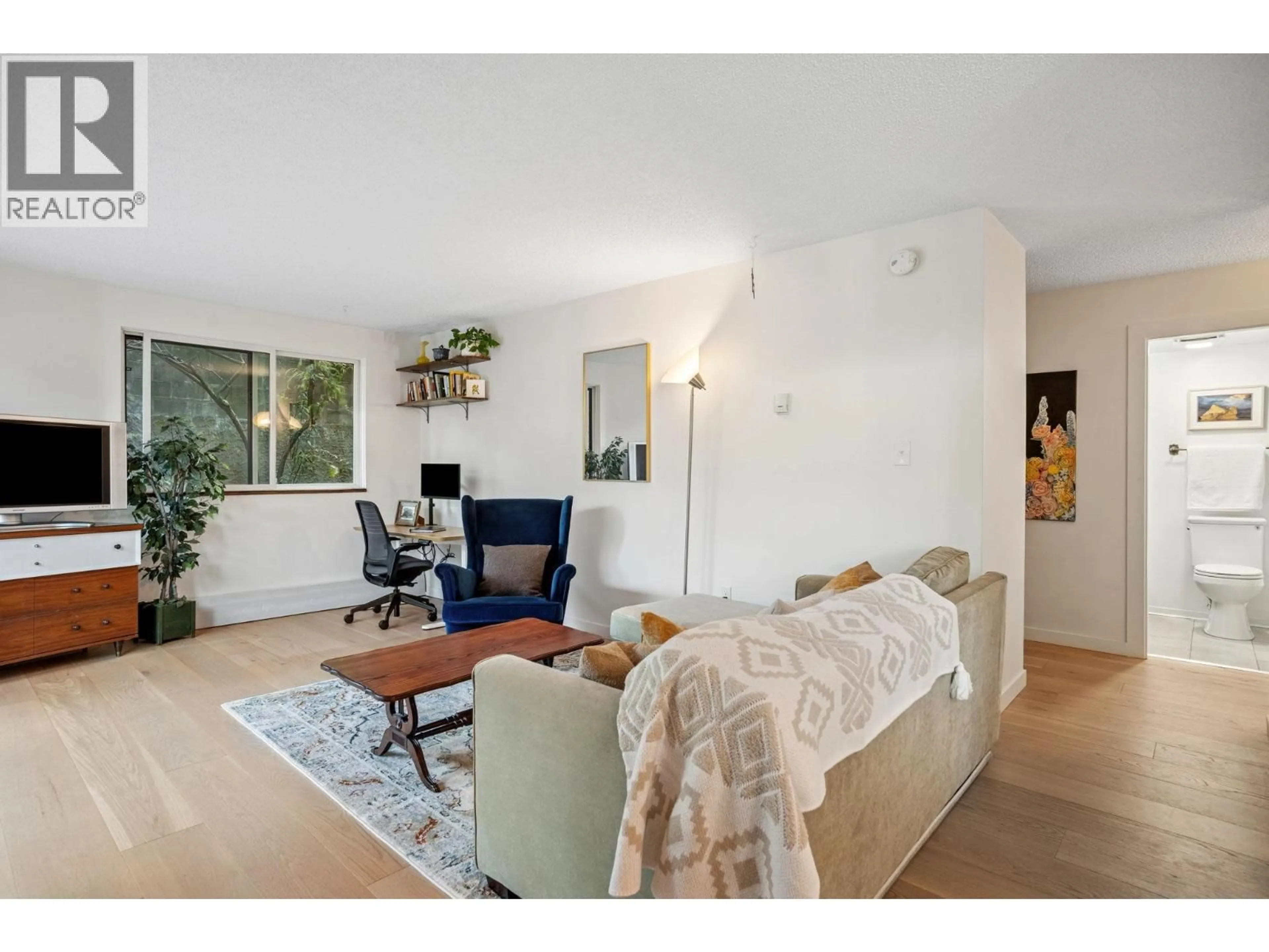Living room with furniture, unknown for 113 - 2033 TRIUMPH STREET, Vancouver British Columbia V5L4X3