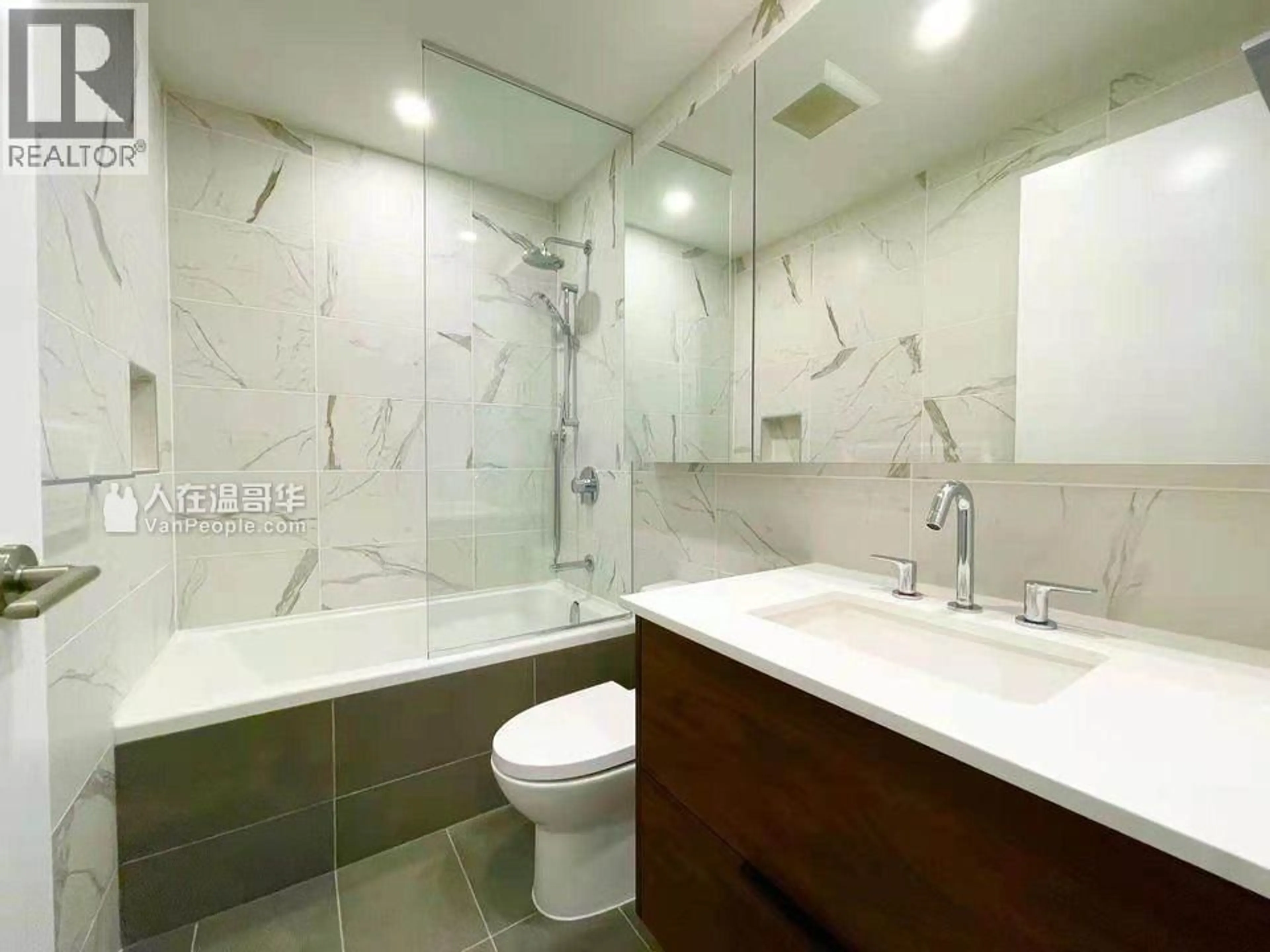 Contemporary bathroom, ceramic/tile floor for 1801 - 4711 HAZEL STREET, Burnaby British Columbia V5H0J9