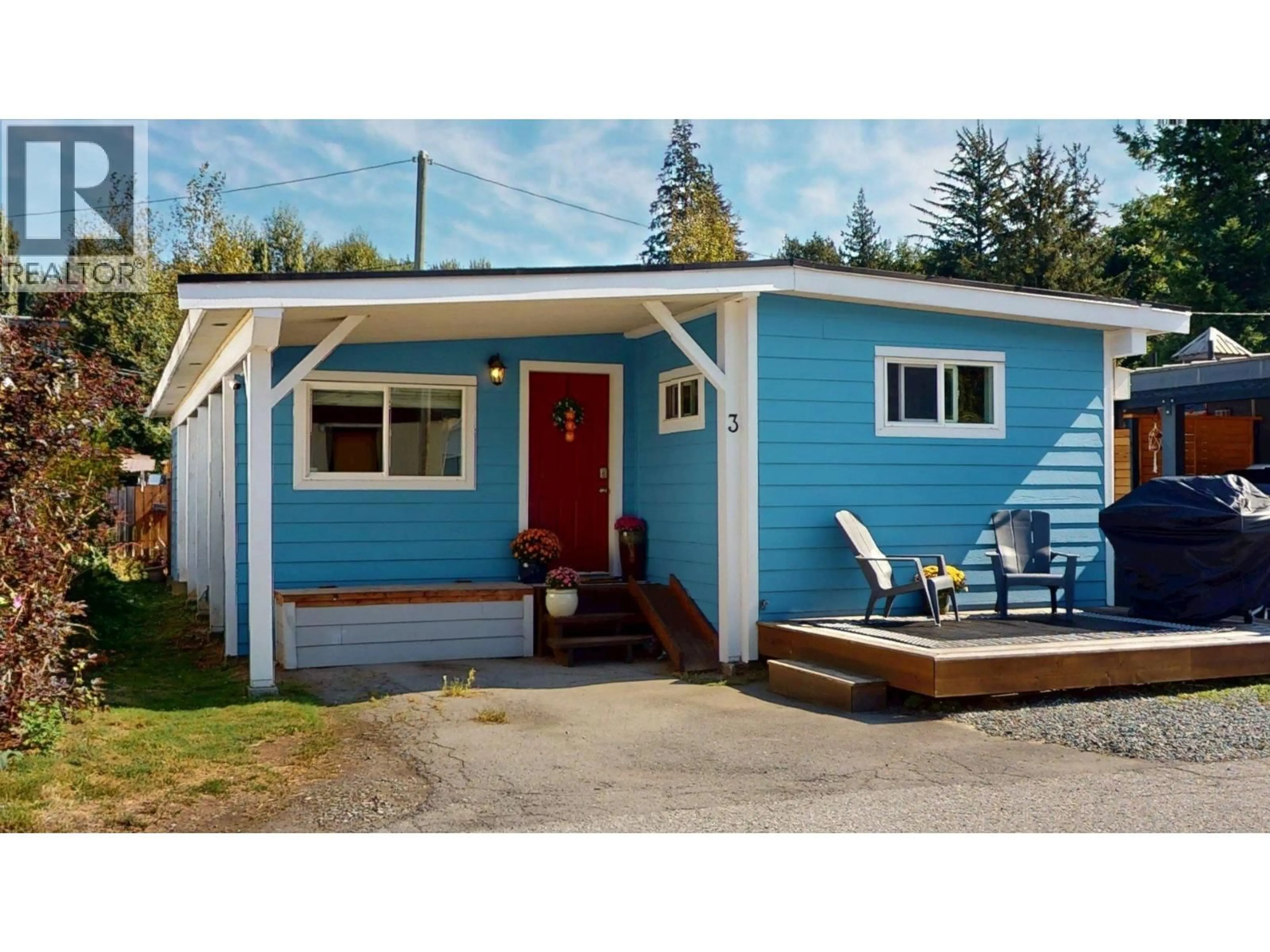 Home with vinyl exterior material, street for 3 - 39768 GOVERNMENT ROAD, Squamish British Columbia V8B0G3