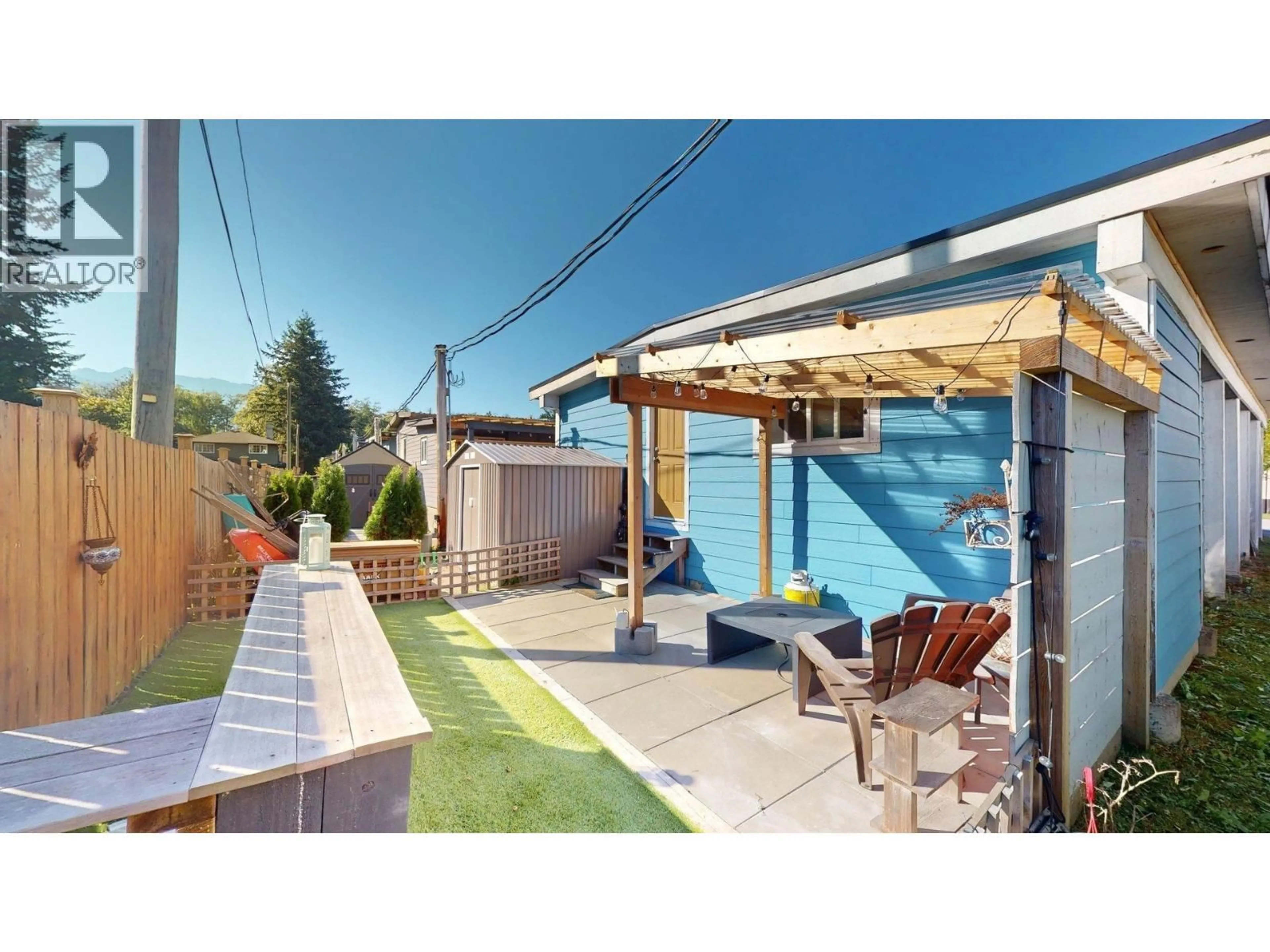Patio, street for 3 - 39768 GOVERNMENT ROAD, Squamish British Columbia V8B0G3