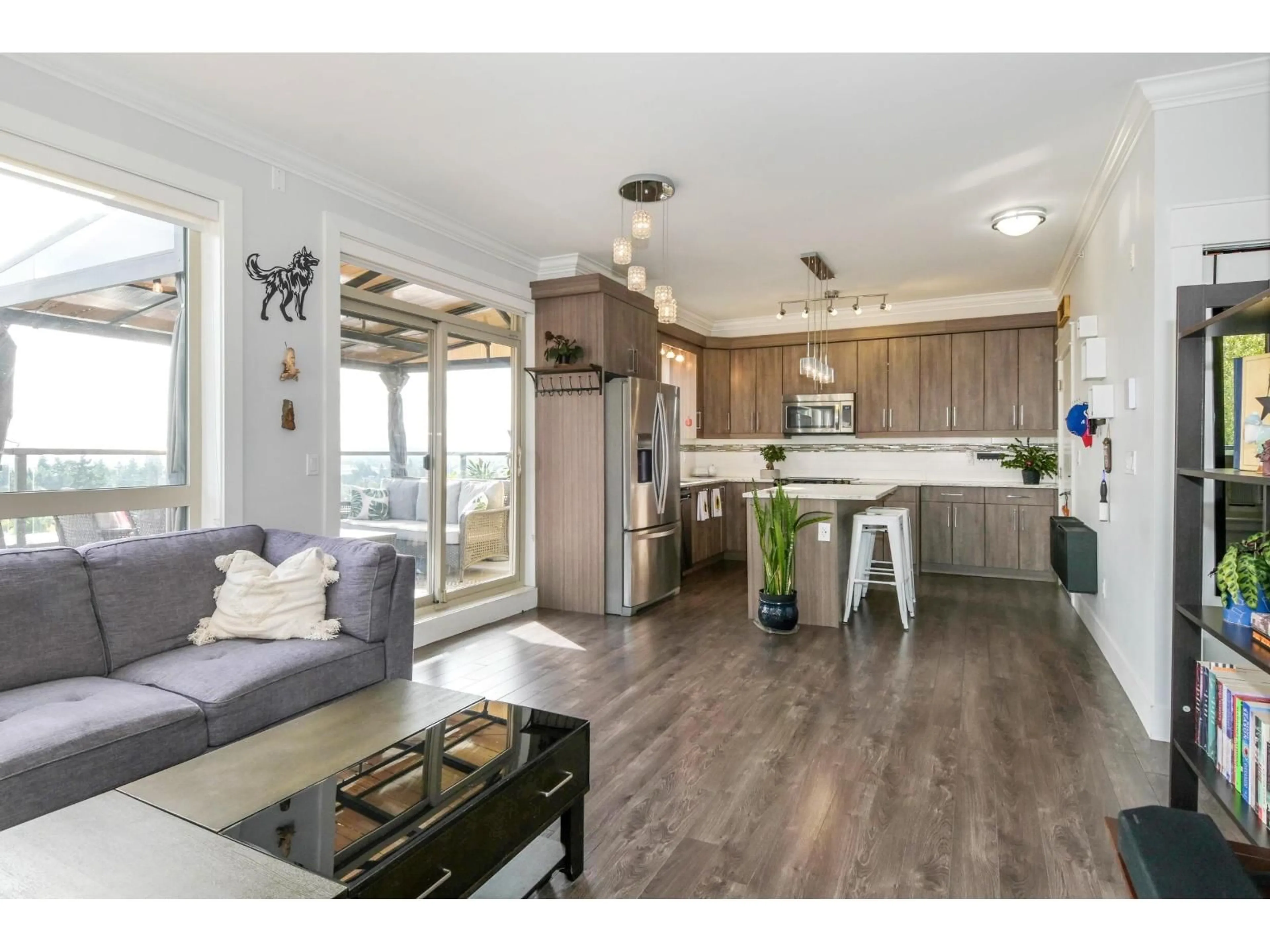 Open concept kitchen, wood/laminate floor for 503 - 19228 64, Surrey British Columbia V3S7C9