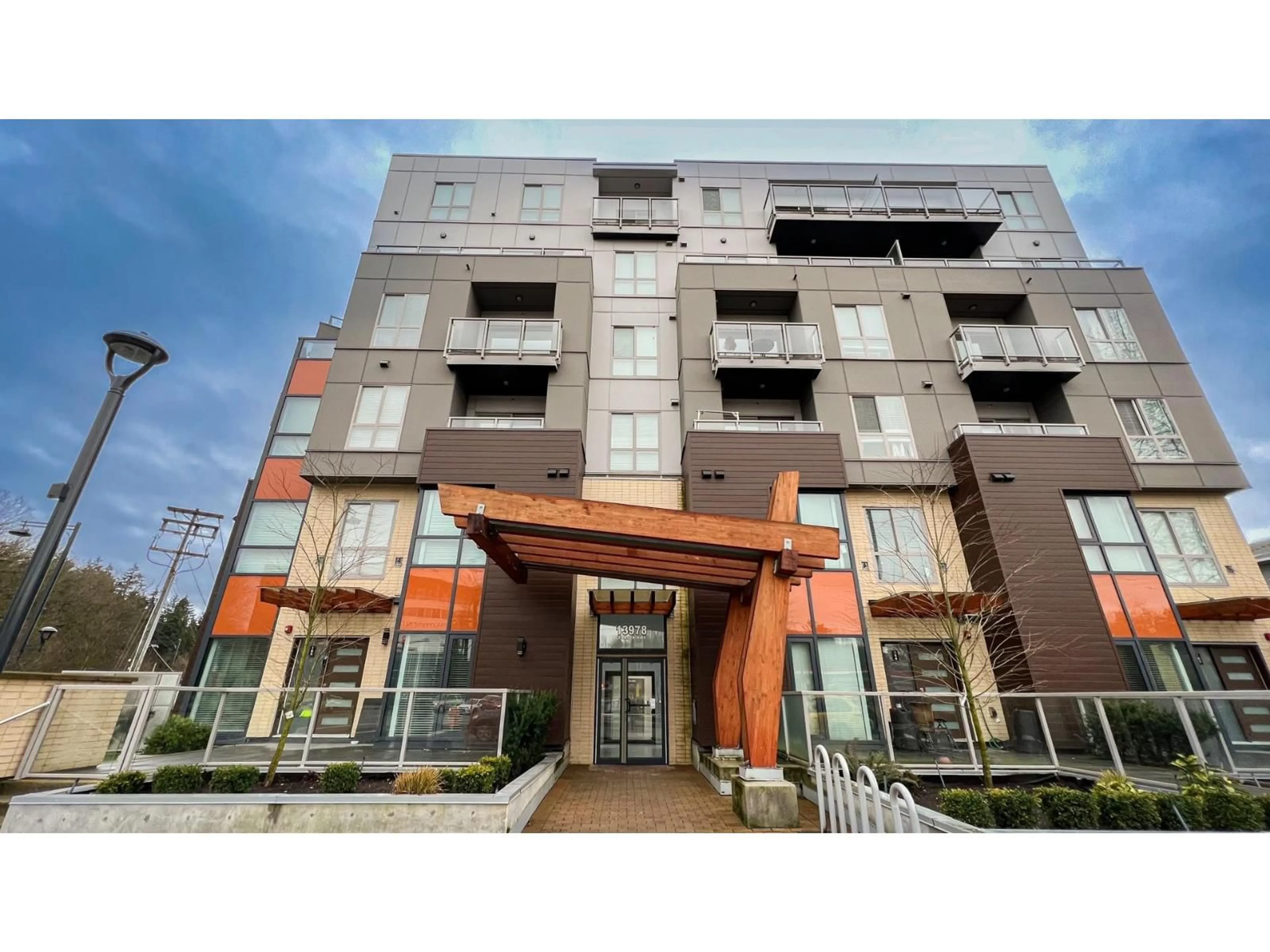 Unknown for 304 - 13978 FRASER, Surrey British Columbia V3T0P2