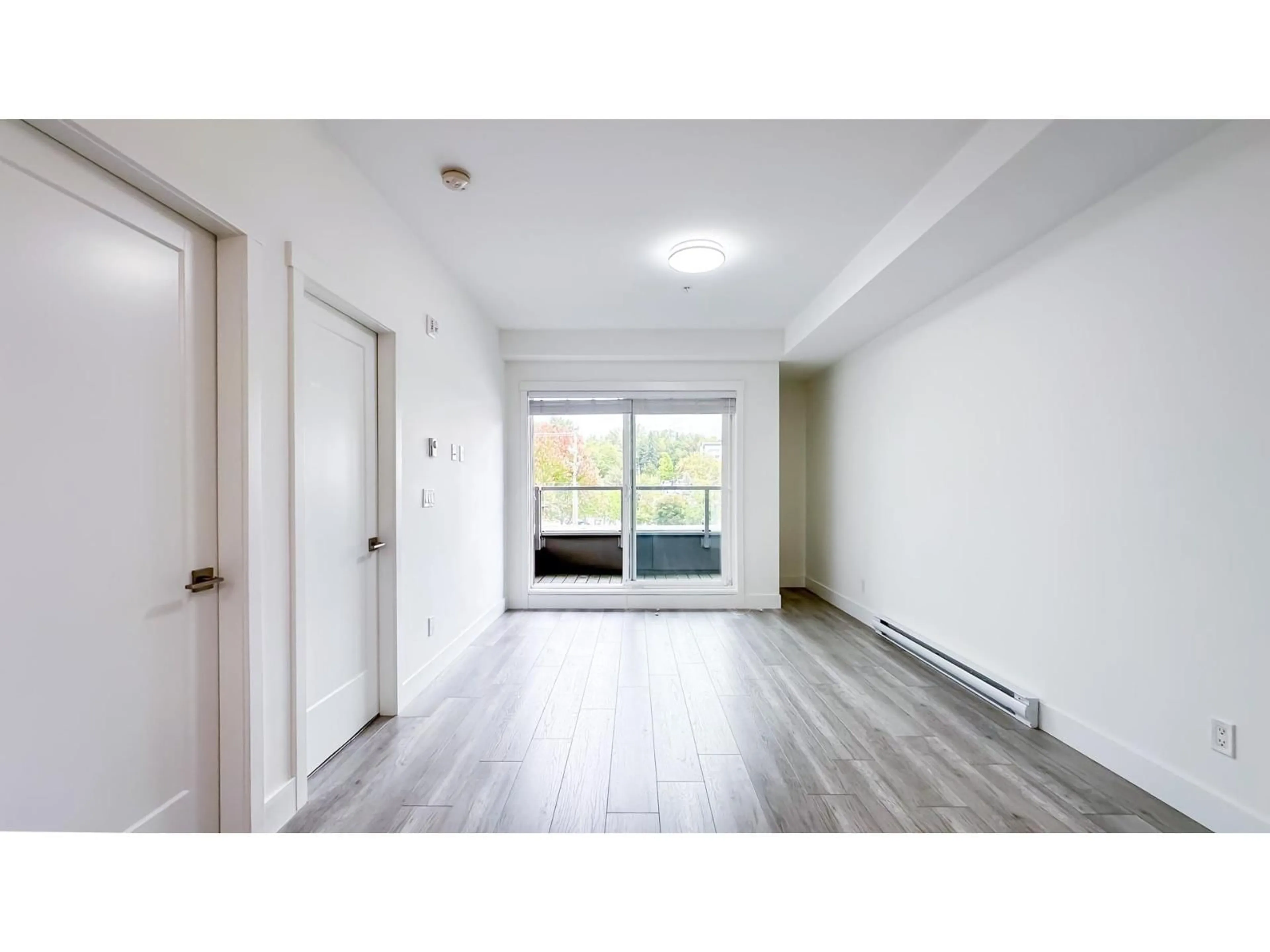 Unknown for 304 - 13978 FRASER, Surrey British Columbia V3T0P2