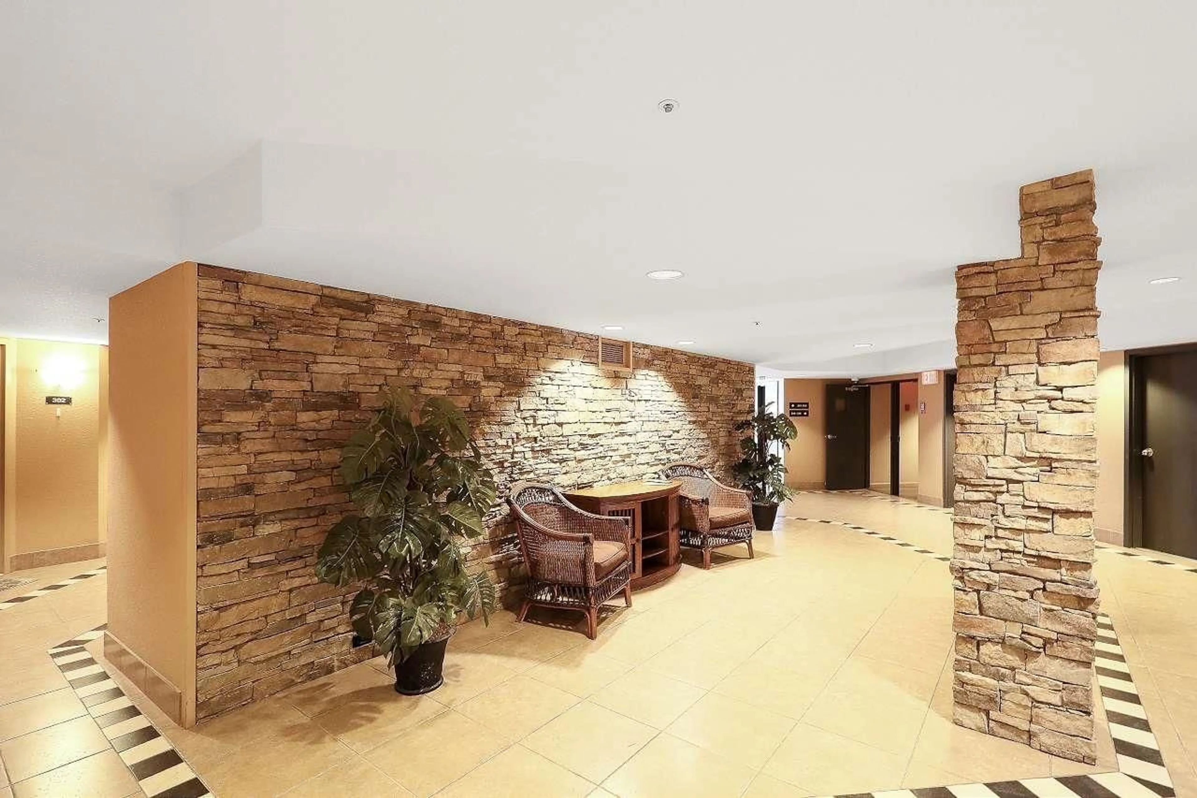 Lobby for 409 - 2700 MCCALLUM, Abbotsford British Columbia V2S6X9