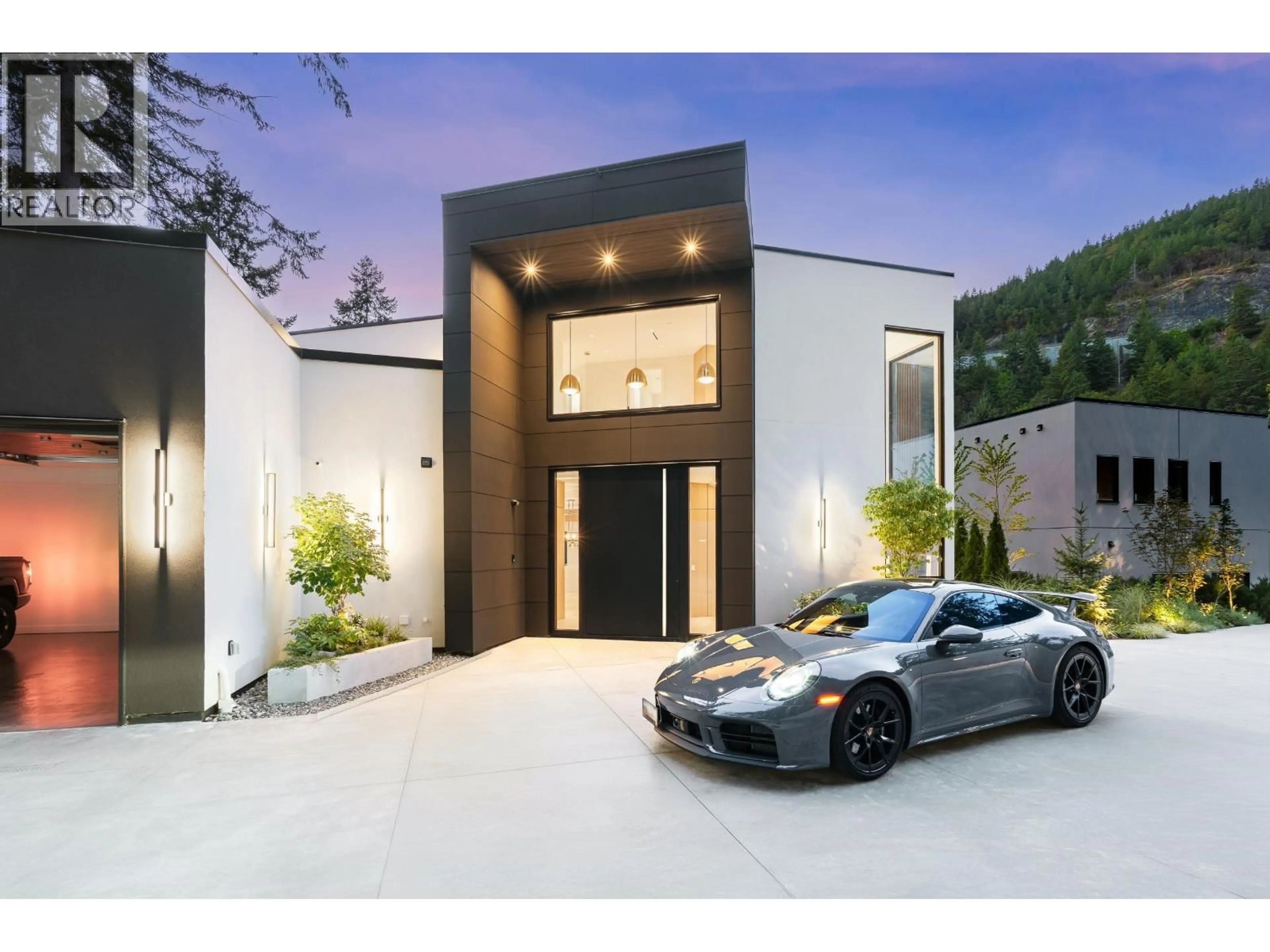 Indoor garage for 5773 PRIMROSE PLACE, West Vancouver British Columbia V7W1T4