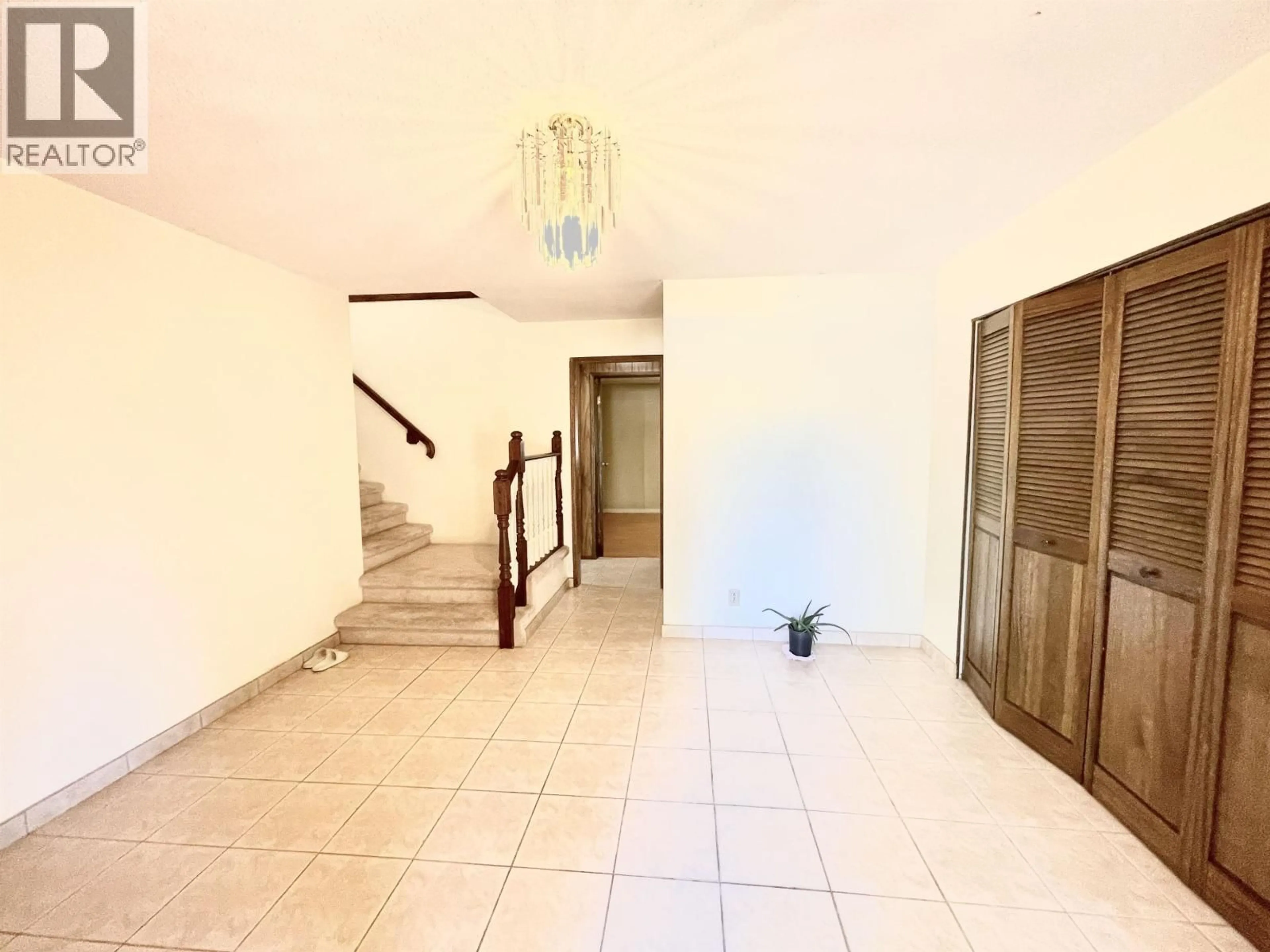 Indoor foyer for 5434 6 AVENUE, Delta British Columbia V4M1L8