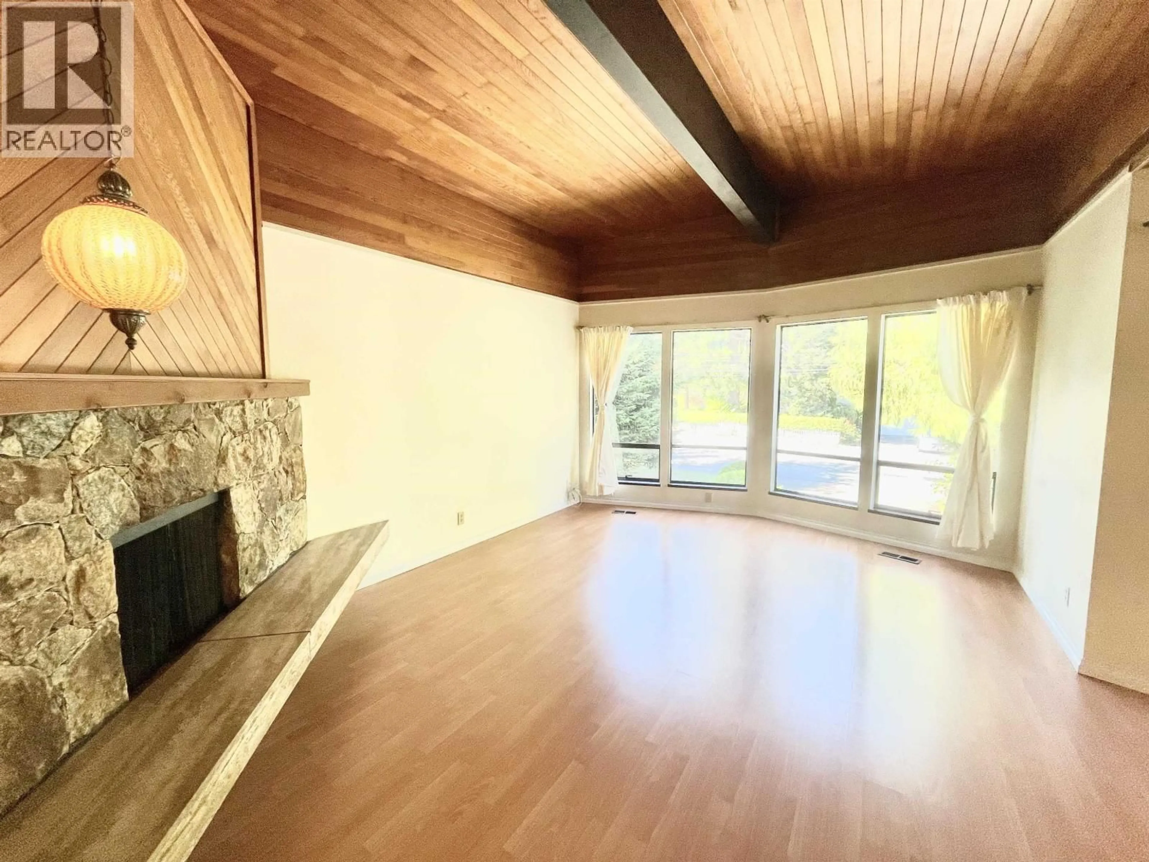 A pic of a room for 5434 6 AVENUE, Delta British Columbia V4M1L8