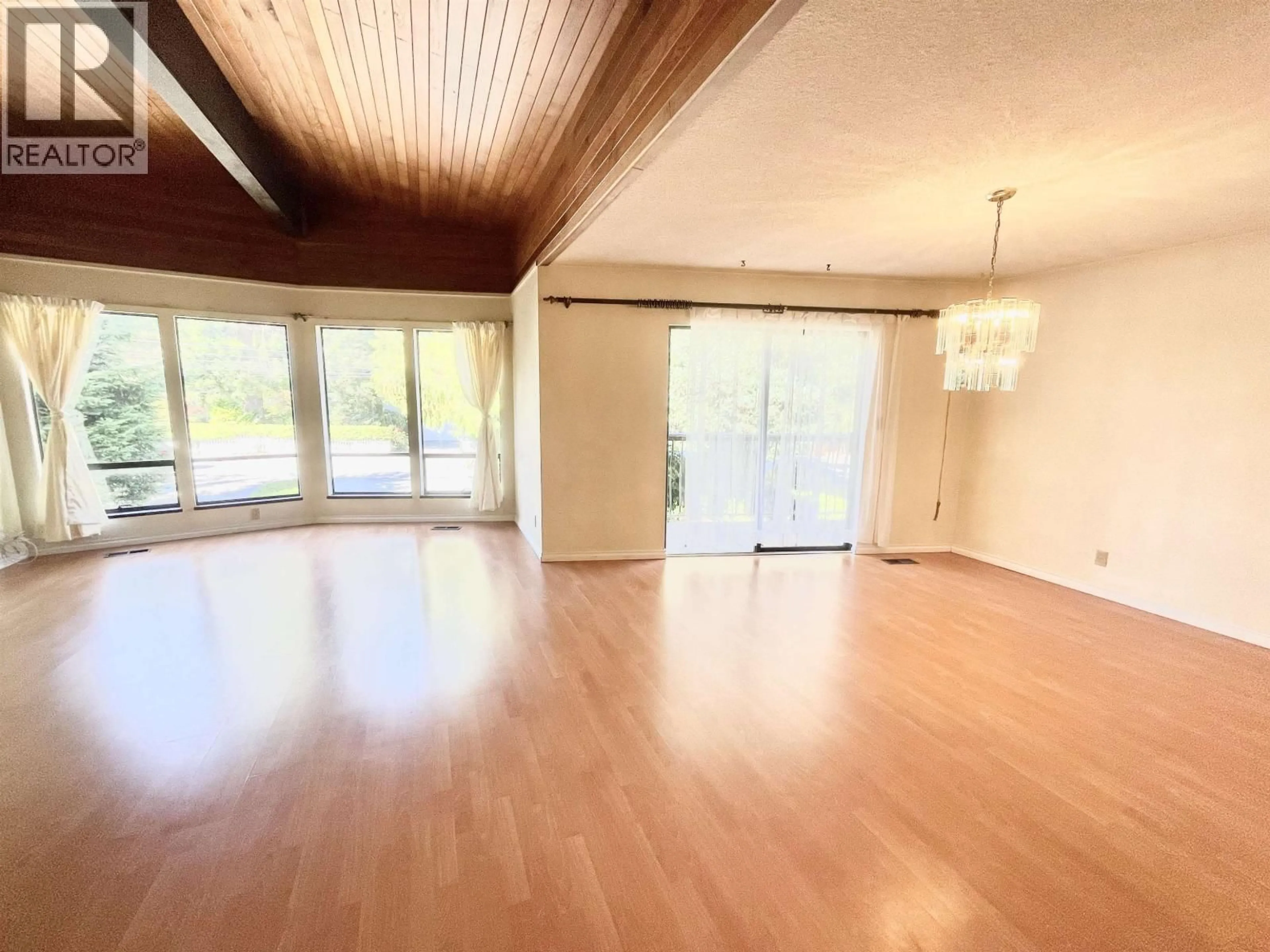 A pic of a room for 5434 6 AVENUE, Delta British Columbia V4M1L8