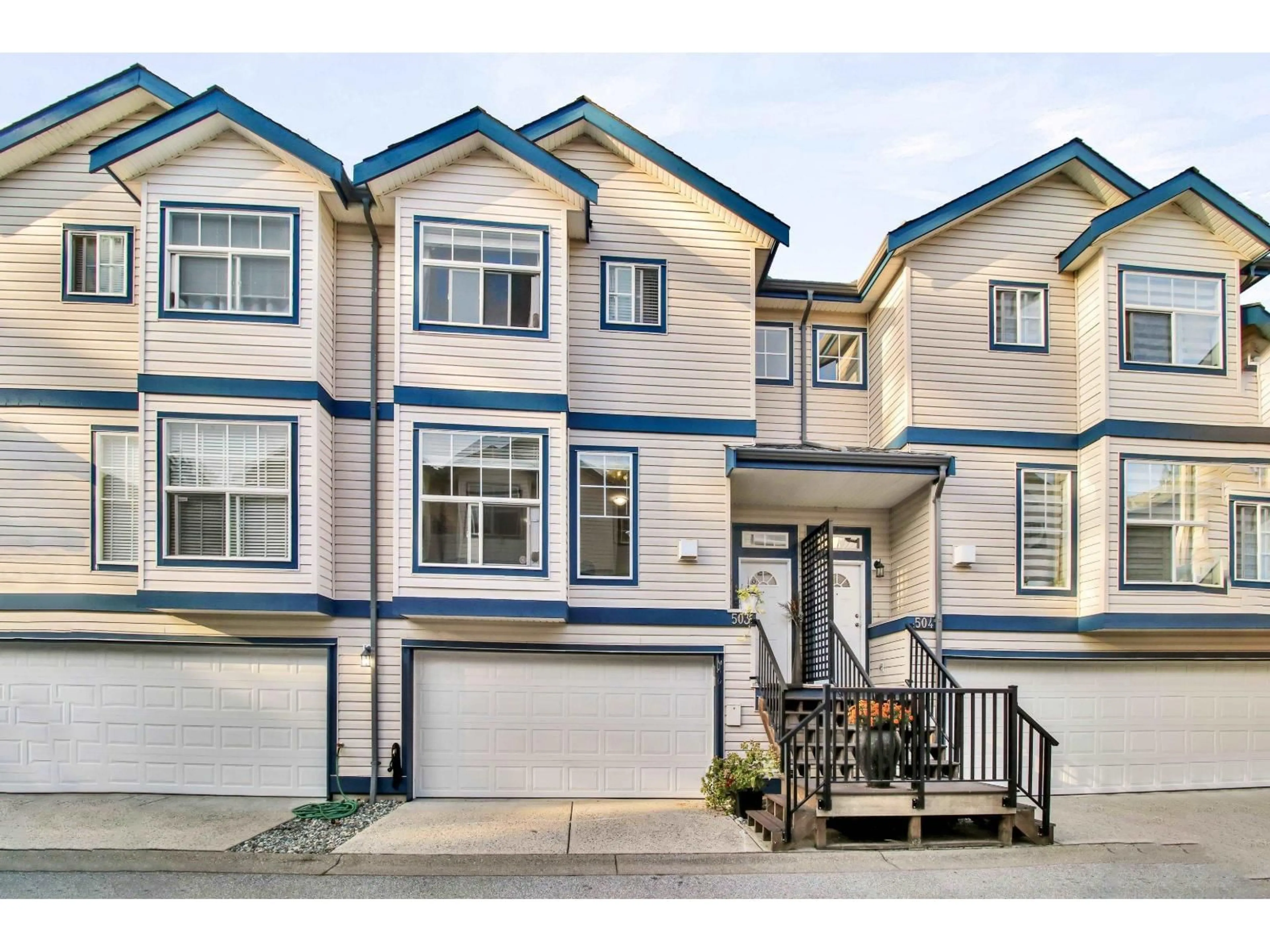 Home with vinyl exterior material, street for 503 - 9118 149, Surrey British Columbia V3R3Z6