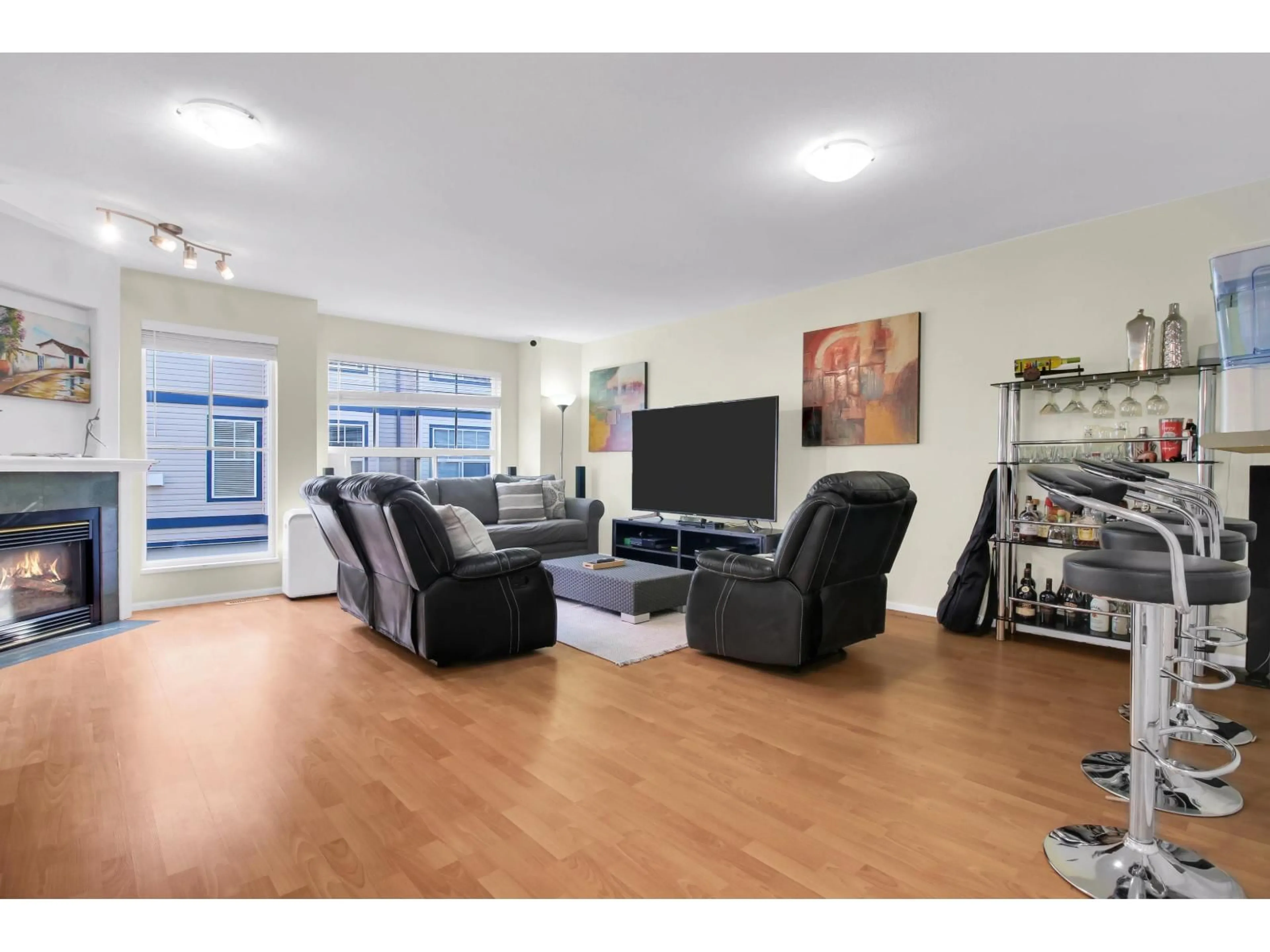 Living room with furniture, unknown for 503 - 9118 149, Surrey British Columbia V3R3Z6