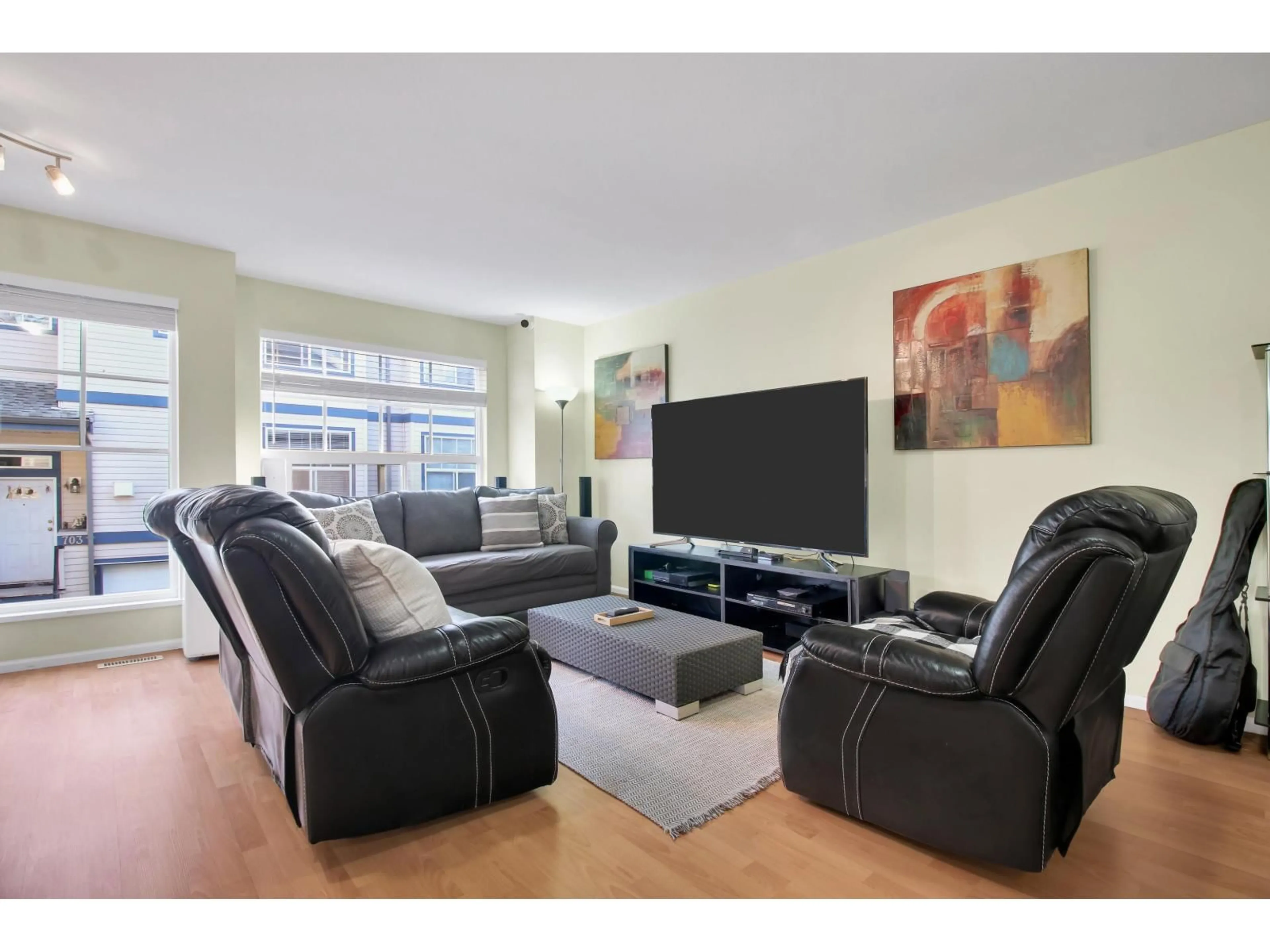 Living room with furniture, unknown for 503 - 9118 149, Surrey British Columbia V3R3Z6