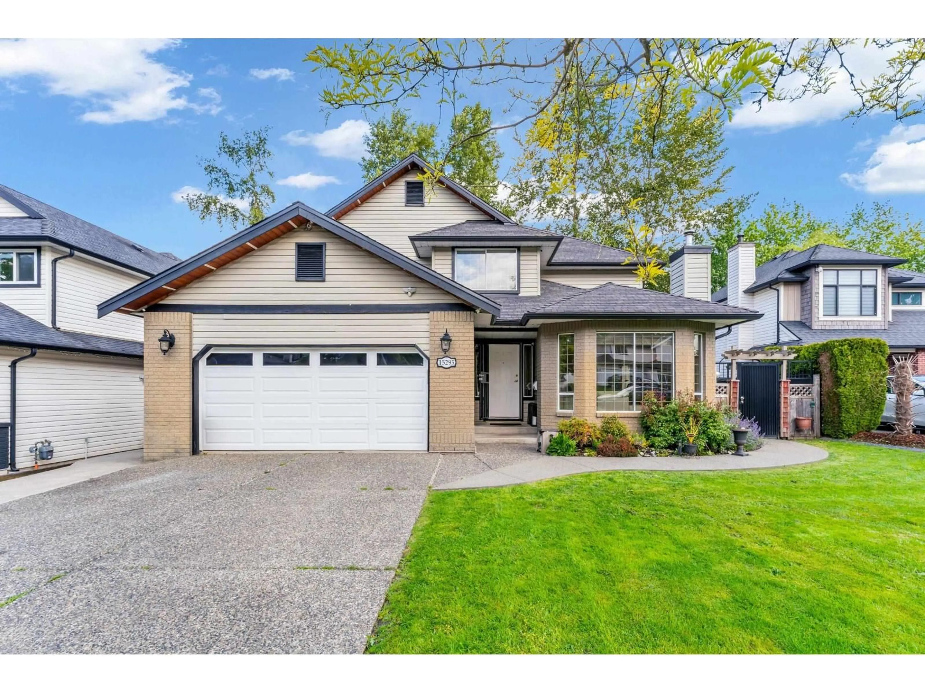 Home with vinyl exterior material, street for 15295 111A, Surrey British Columbia V3R0G4