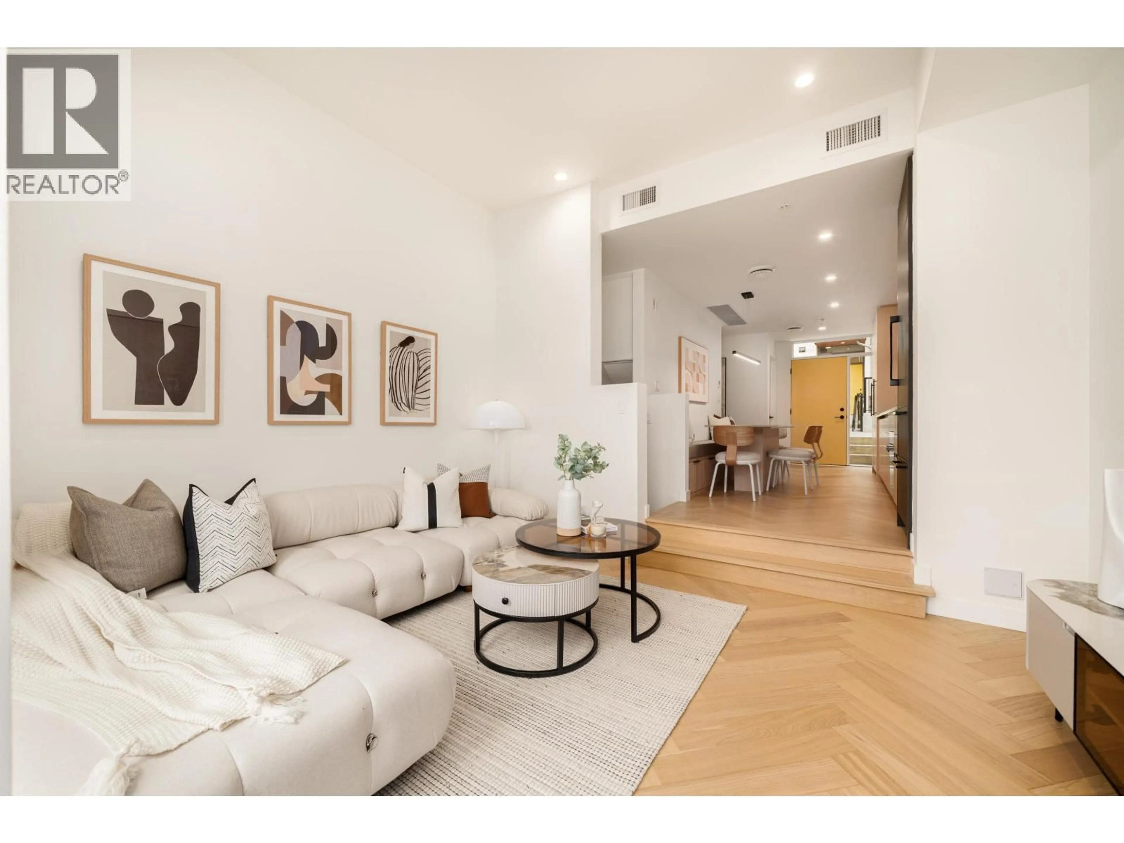 Living room with furniture, unknown for 15 - 6778 OAK STREET, Vancouver British Columbia V6P0L2