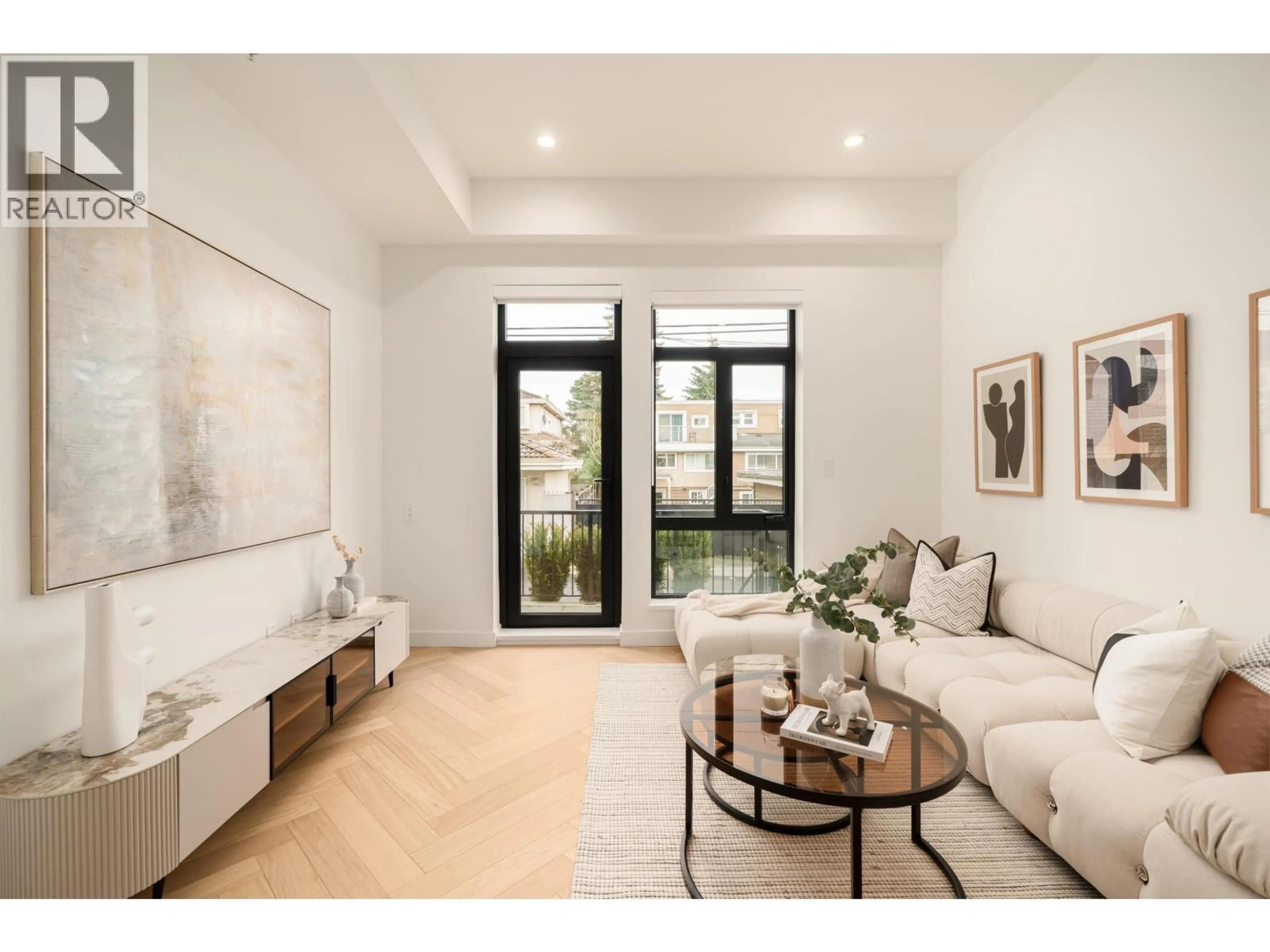 Living room with furniture, unknown for 15 - 6778 OAK STREET, Vancouver British Columbia V6P0L2