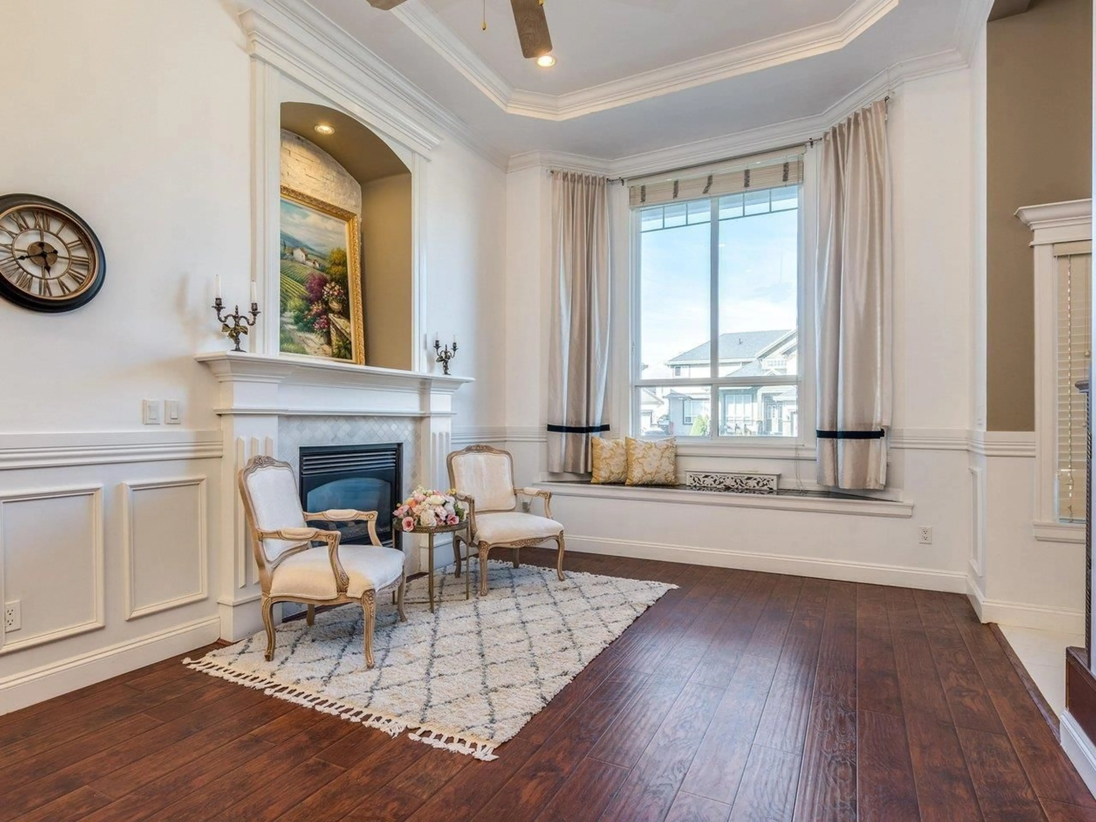 Living room with furniture, wood/laminate floor for 7246 202, Langley British Columbia V2Y3G4