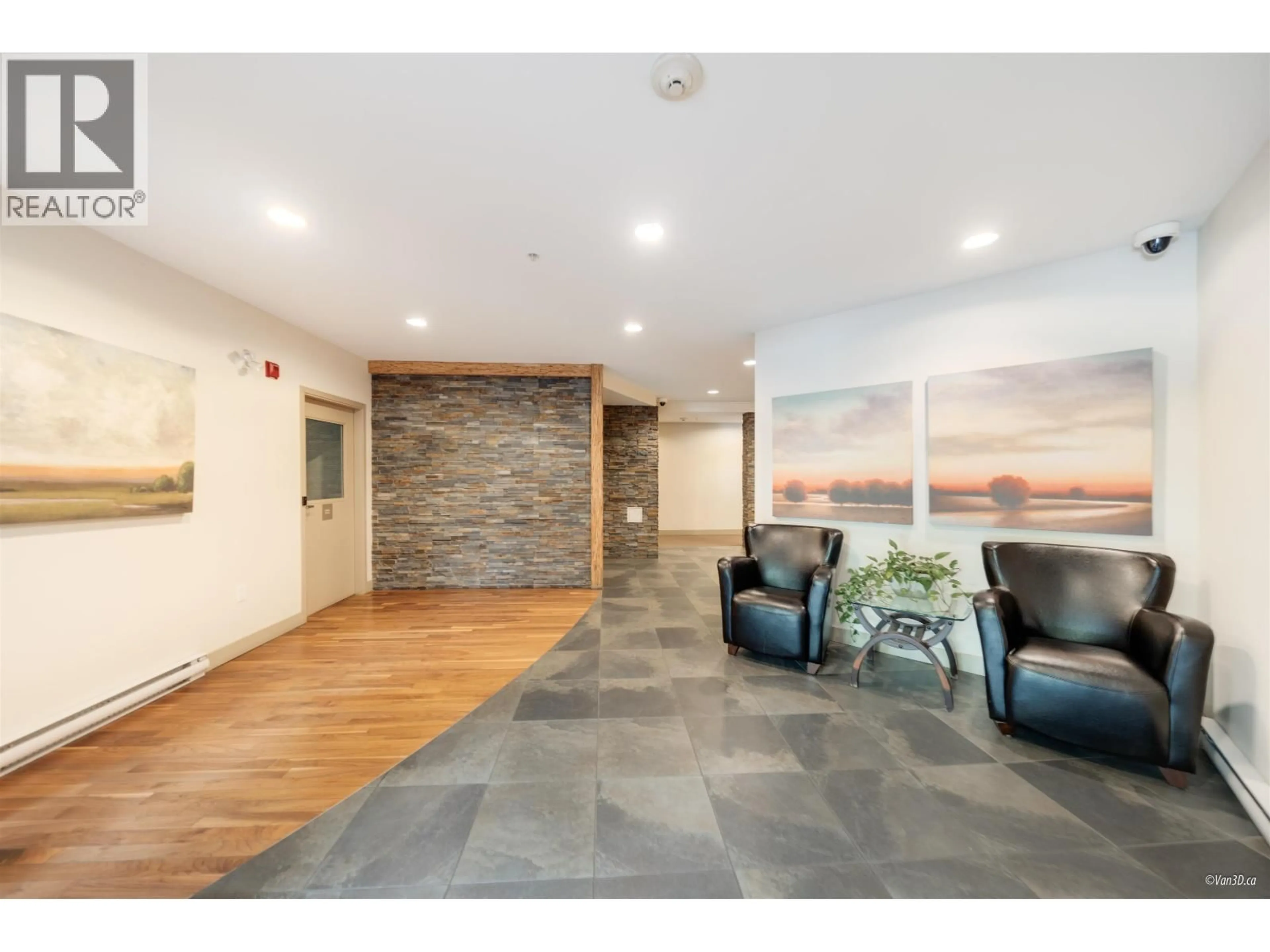 Indoor foyer for 410 - 11950 HARRIS ROAD, Pitt Meadows British Columbia V3Y0B7