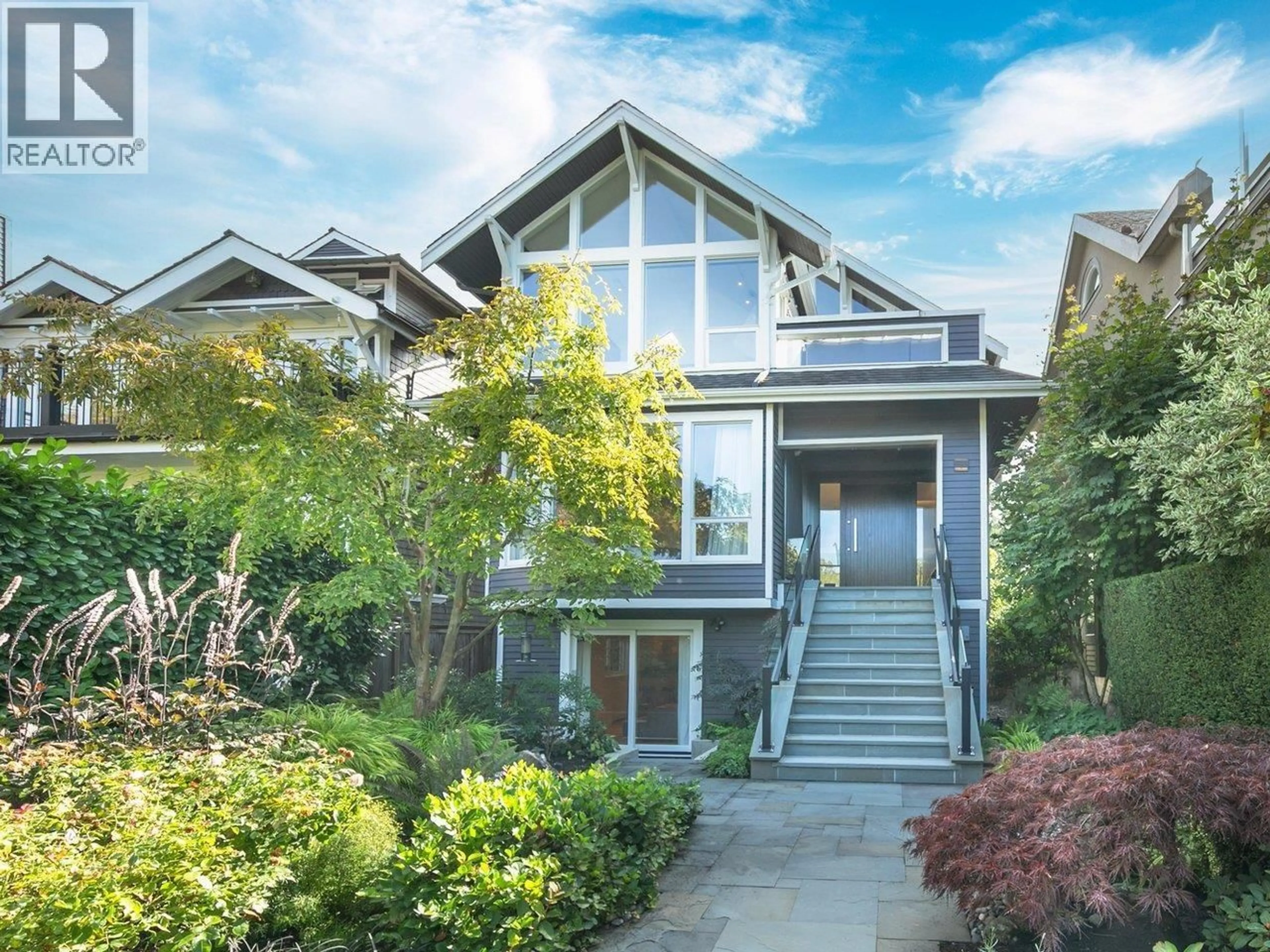 Home with vinyl exterior material, street for 3262 1ST AVENUE, Vancouver British Columbia V6K1H5
