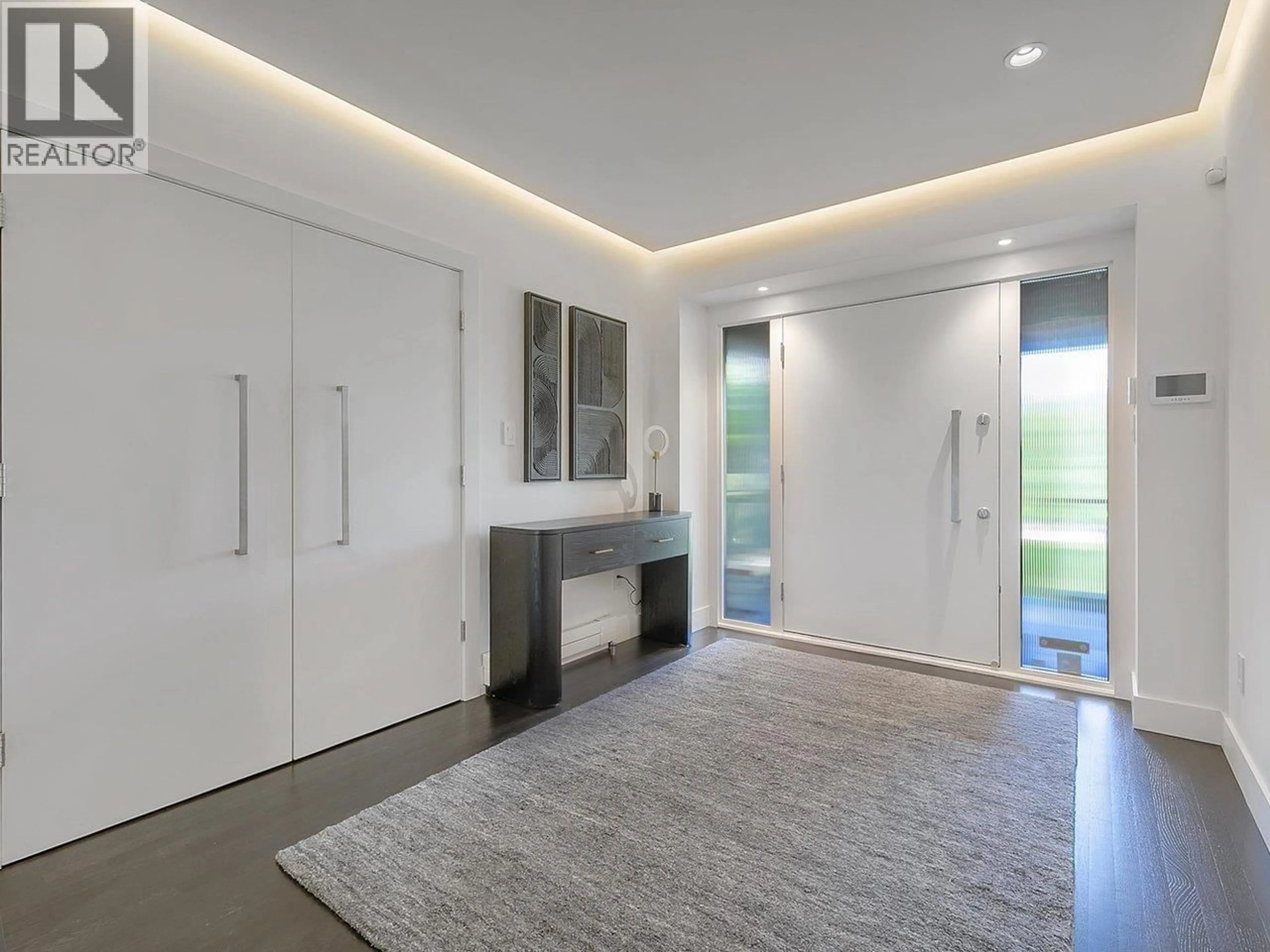 Indoor foyer for 3262 1ST AVENUE, Vancouver British Columbia V6K1H5