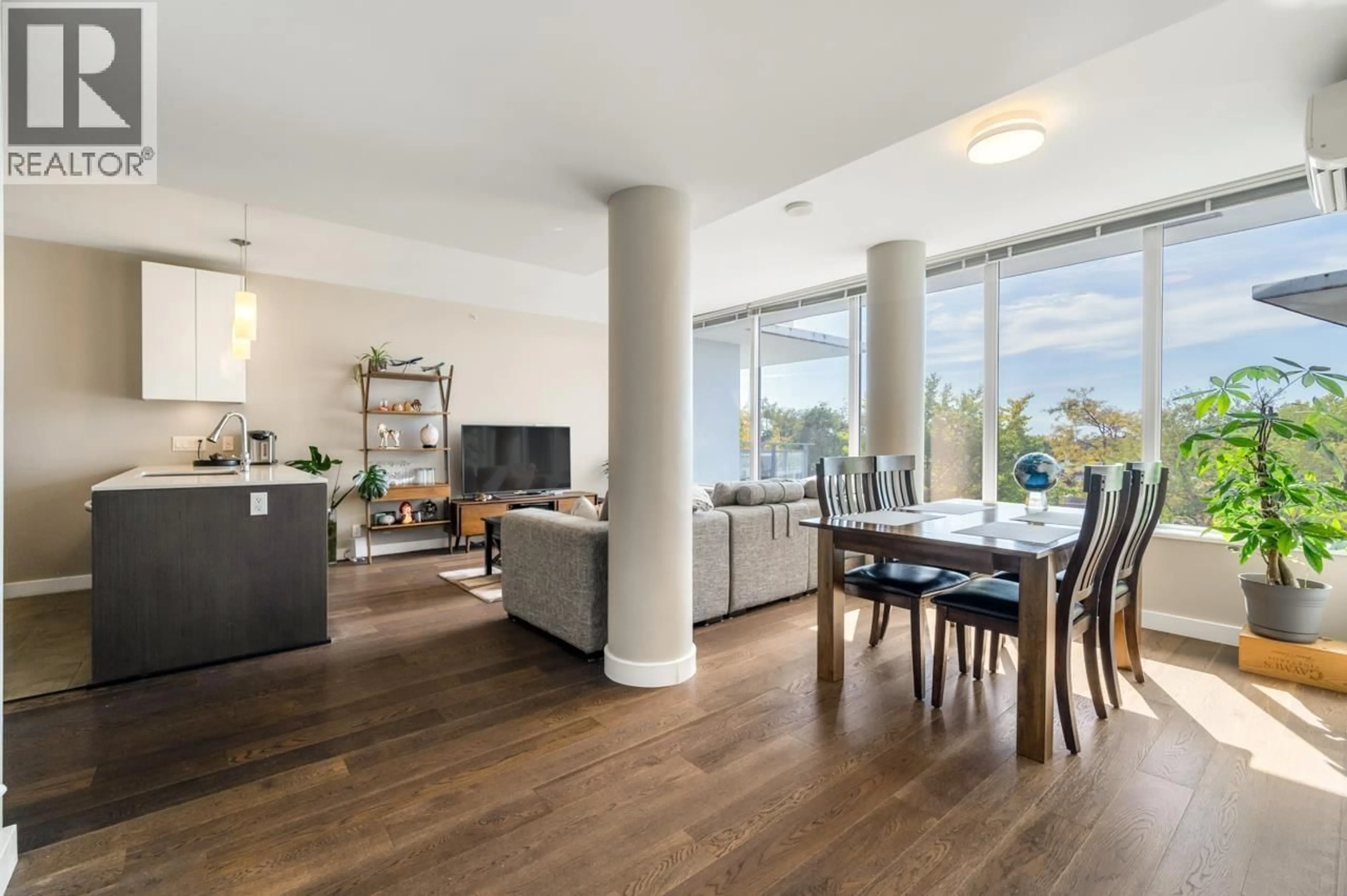 Living room with furniture, unknown for 6005 - 5511 HOLLYBRIDGE WAY, Richmond British Columbia V7C0A3