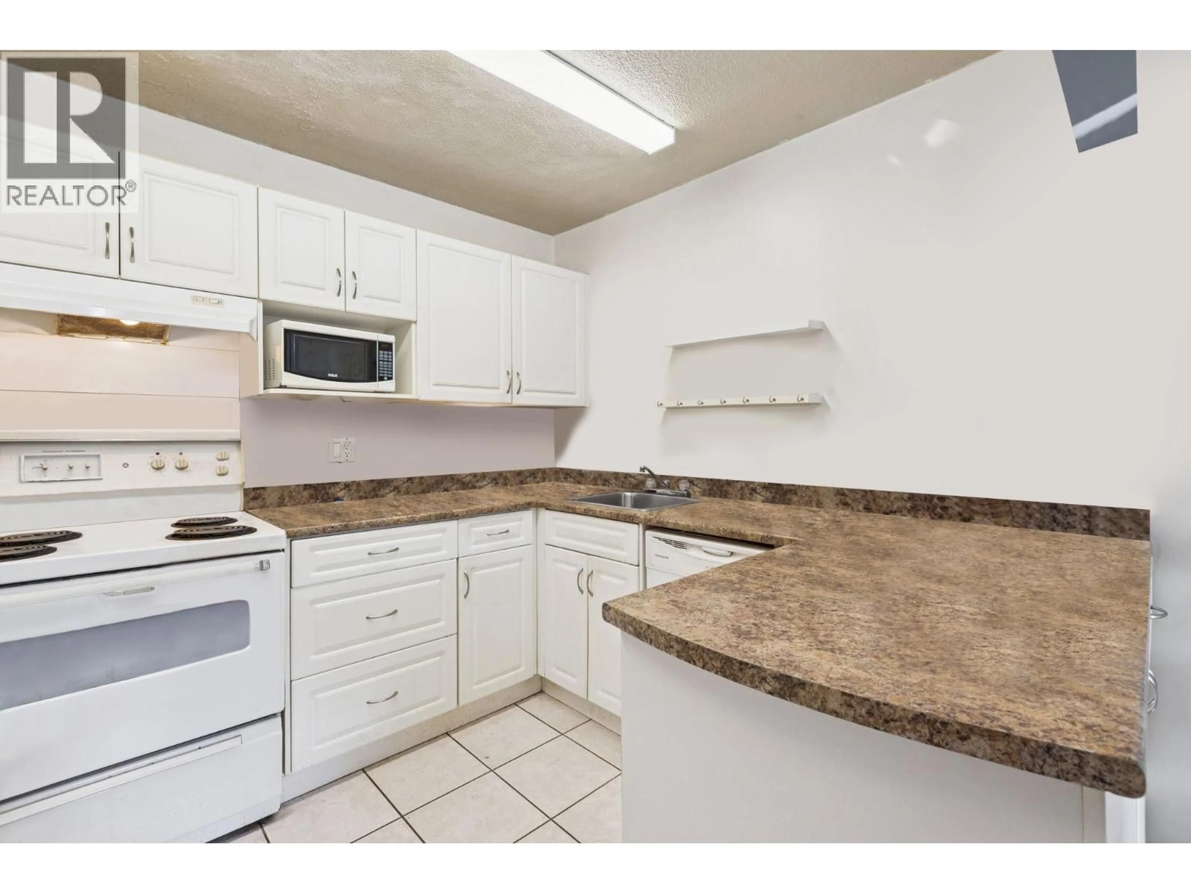 Standard kitchen, unknown for 829 WESTVIEW CRESCENT, North Vancouver British Columbia V7N2L5