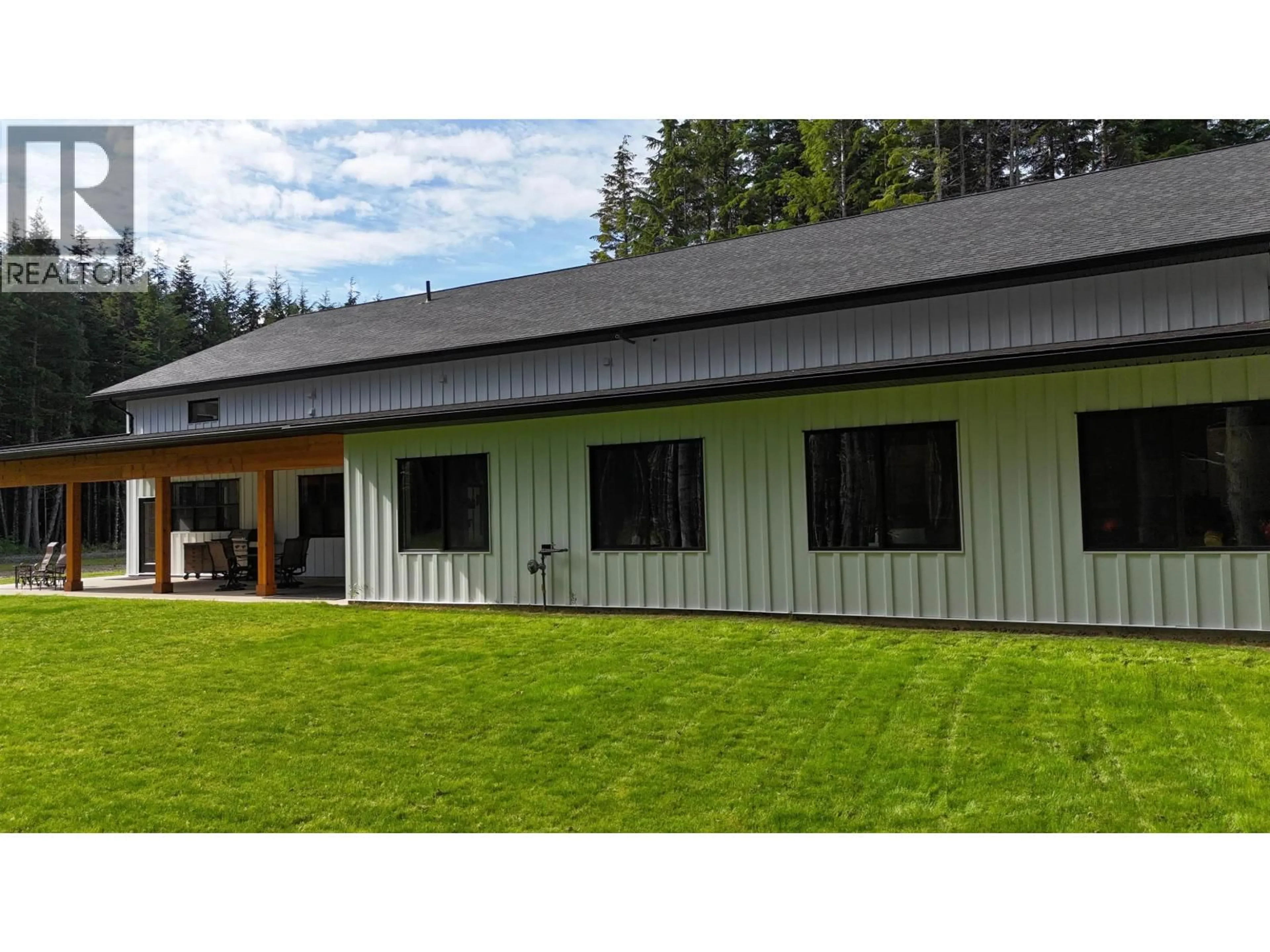 Home with vinyl exterior material, building for 324 LOGANBERRY AVENUE, Kitimat British Columbia V8C0B6
