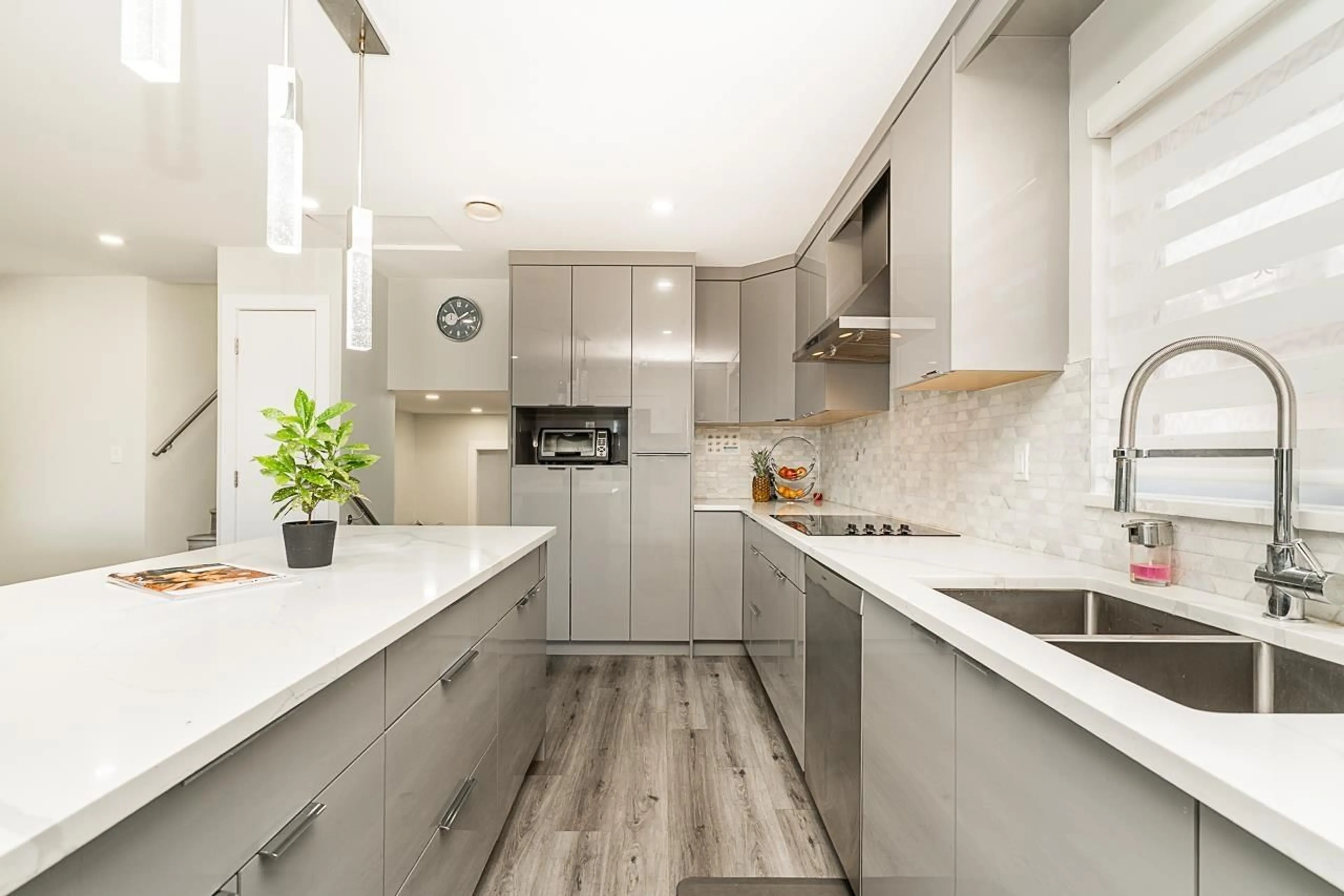 Contemporary kitchen, unknown for 11553 83, Delta British Columbia V4C2G9