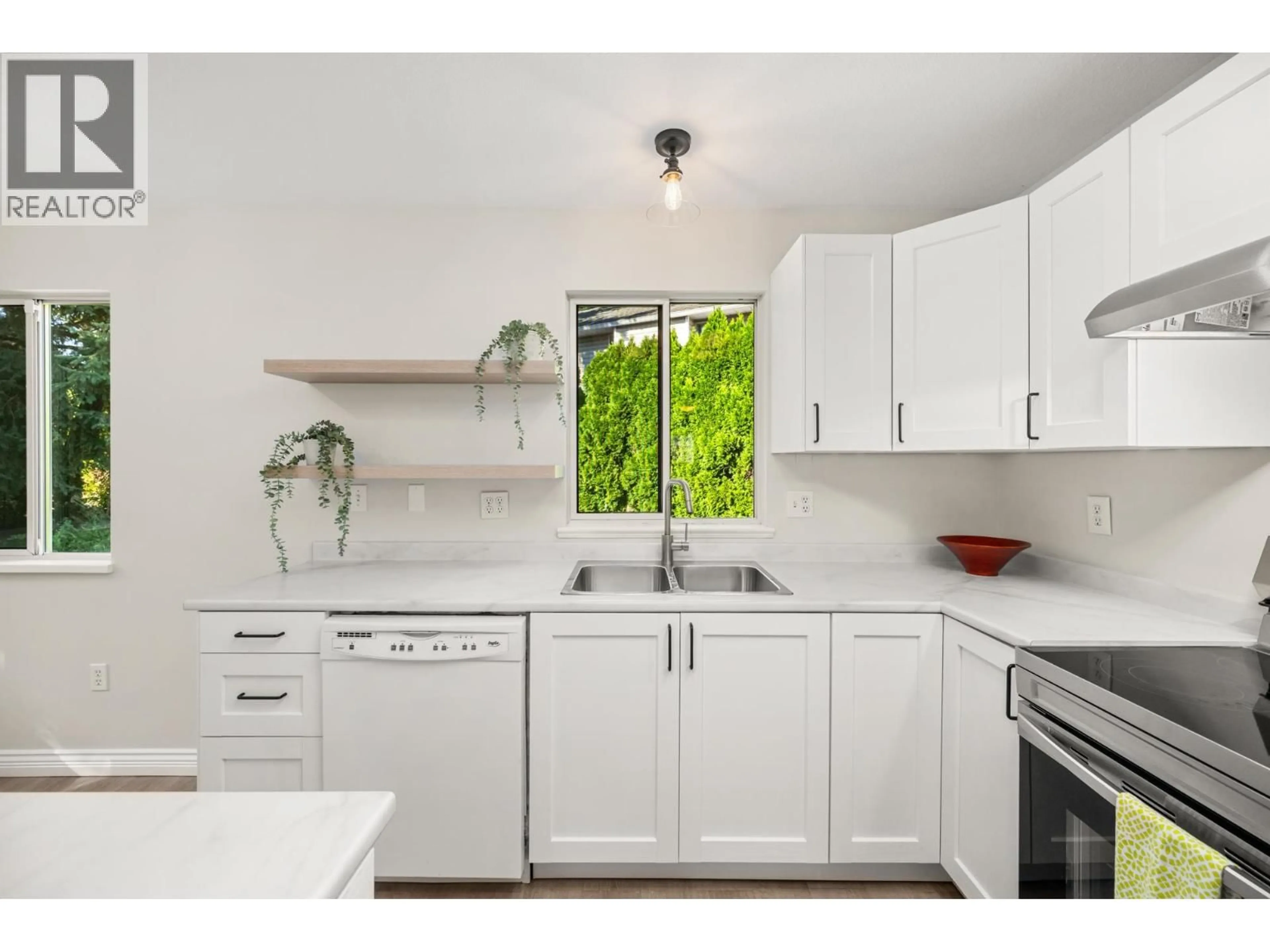 Standard kitchen, unknown for 12453 189A STREET, Pitt Meadows British Columbia V3Y2H2