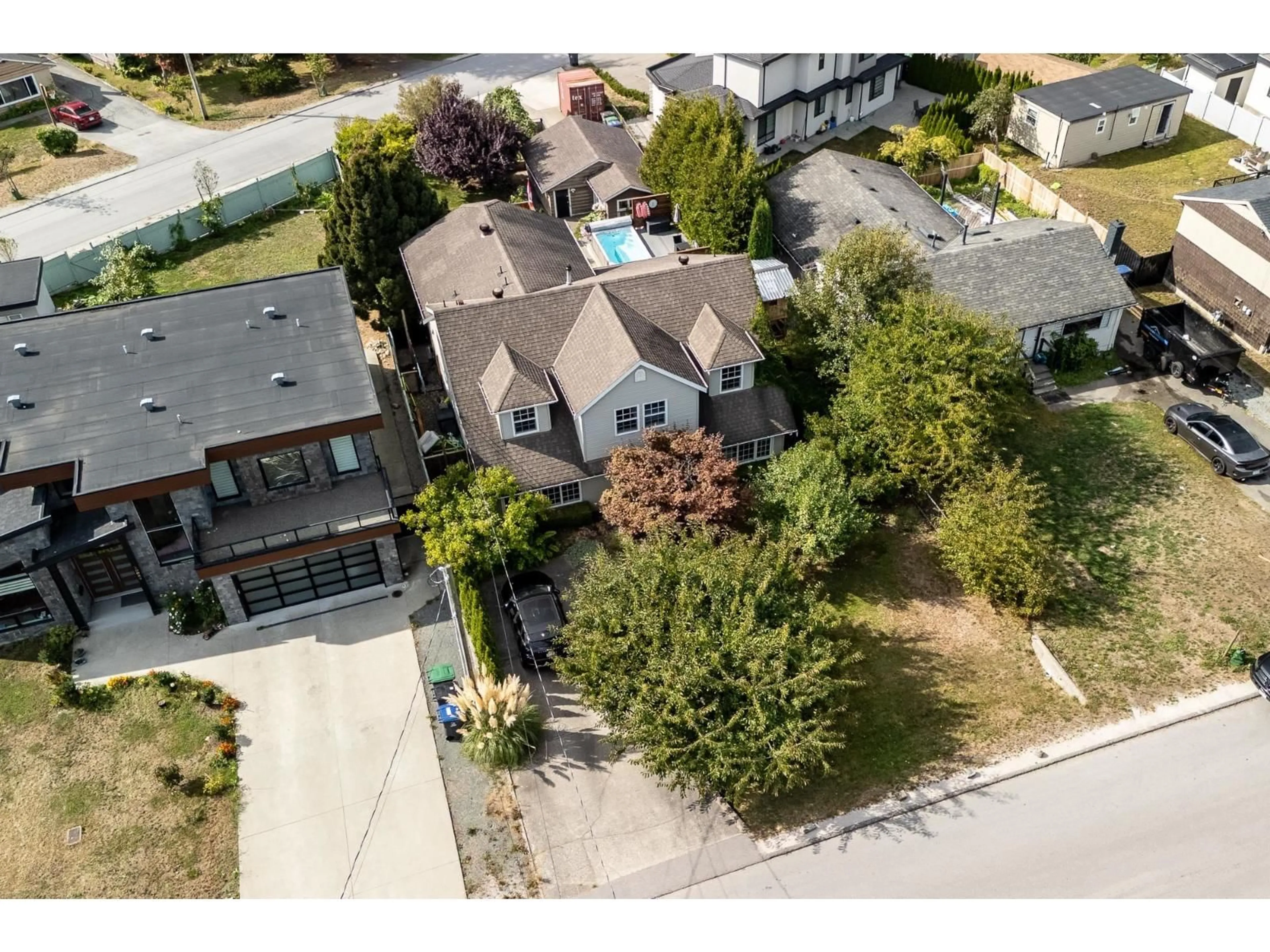 A pic from outside/outdoor area/front of a property/back of a property/a pic from drone, street for 10099 127, Surrey British Columbia V3V5J5