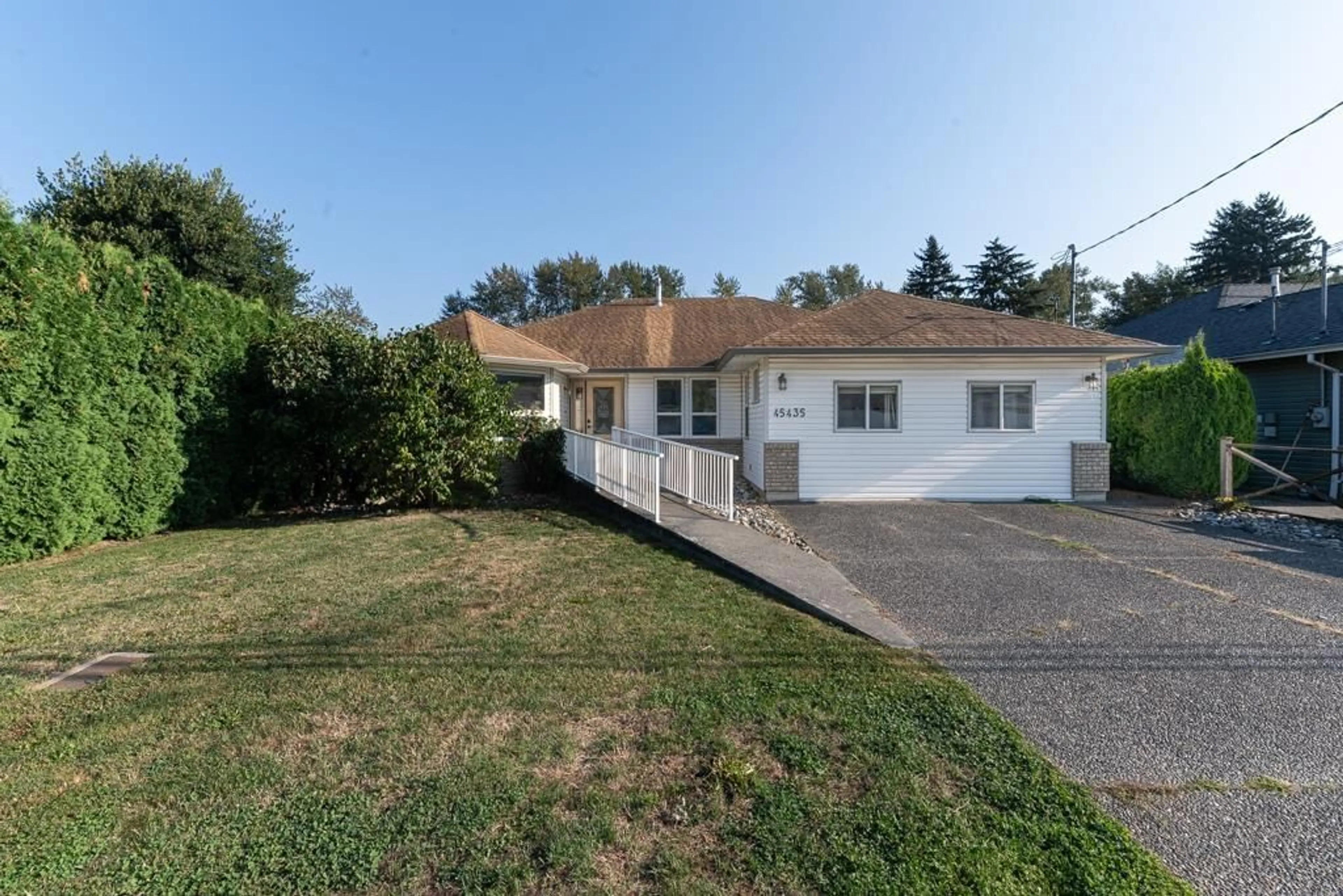 A pic from outside/outdoor area/front of a property/back of a property/a pic from drone, street for 45435 WELLS ROAD, Chilliwack British Columbia V2R1H3