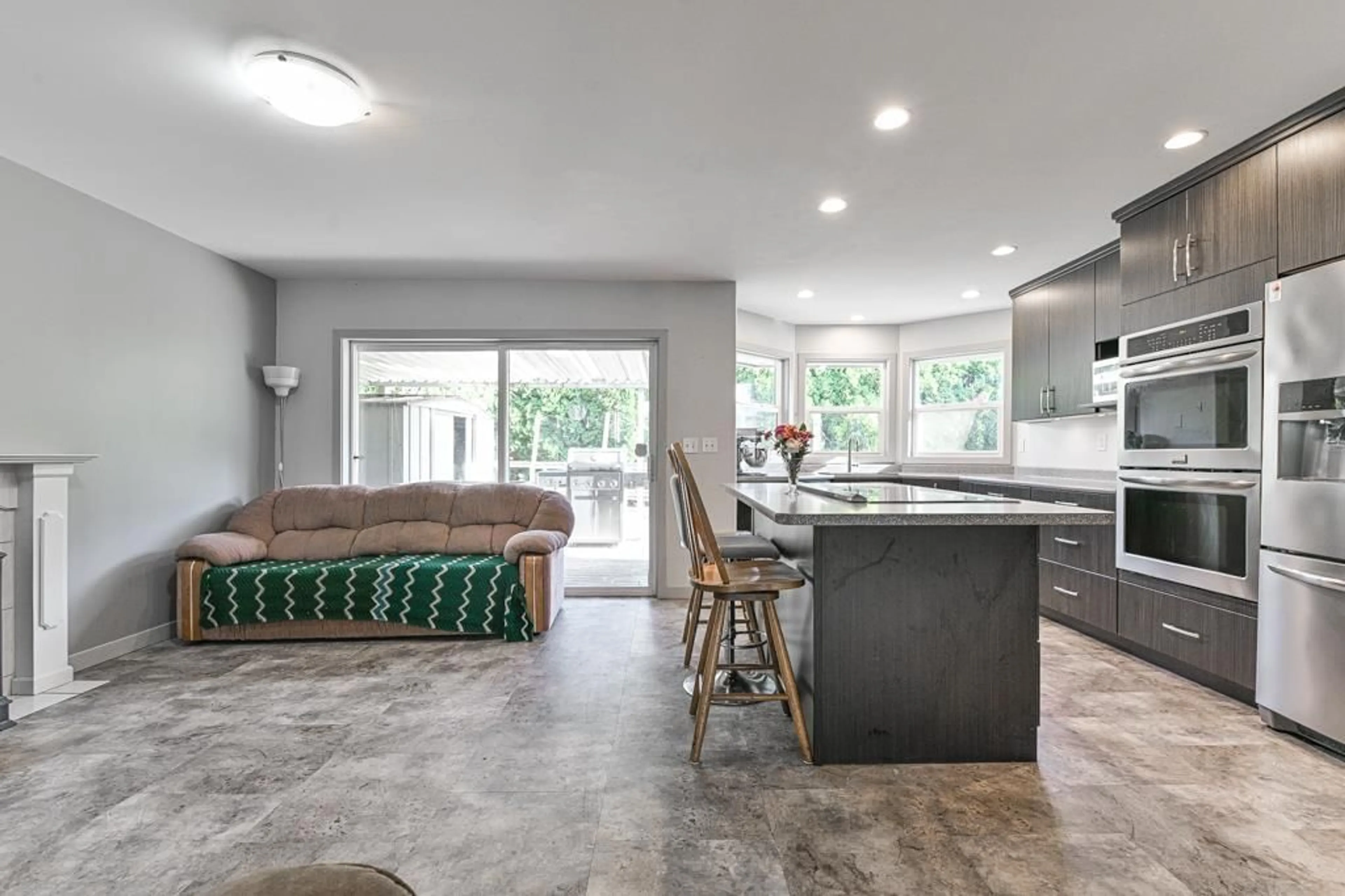 Open concept kitchen, unknown for 45435 WELLS ROAD, Chilliwack British Columbia V2R1H3