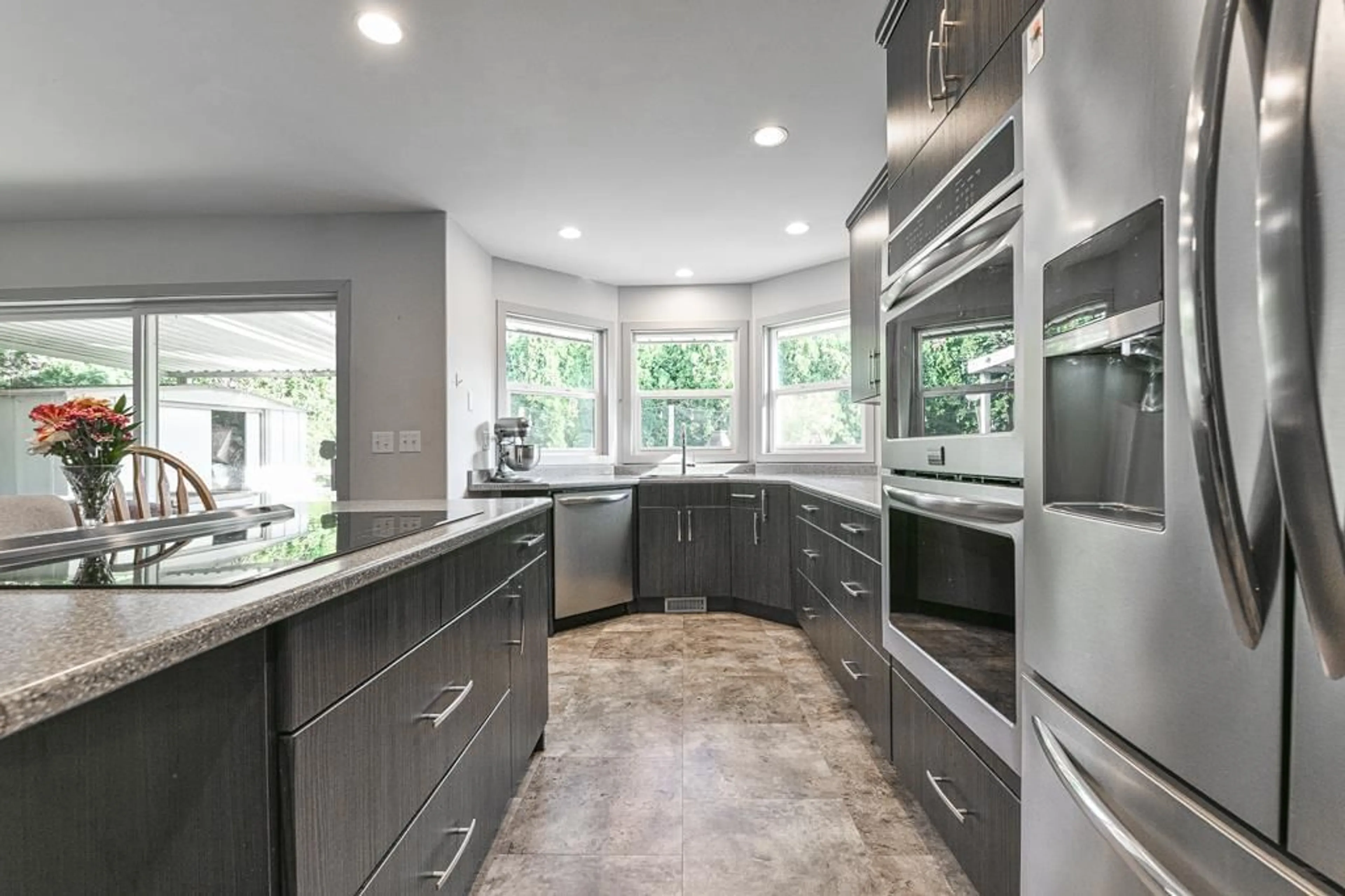 Contemporary kitchen, ceramic/tile floor for 45435 WELLS ROAD, Chilliwack British Columbia V2R1H3
