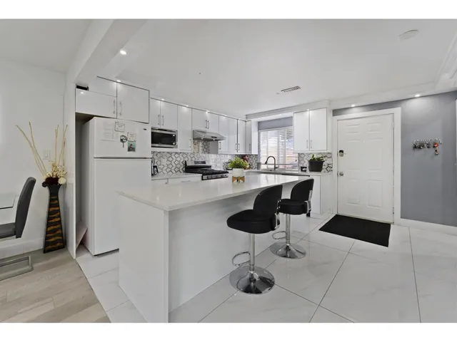 7675 125 STREET, Surrey 4