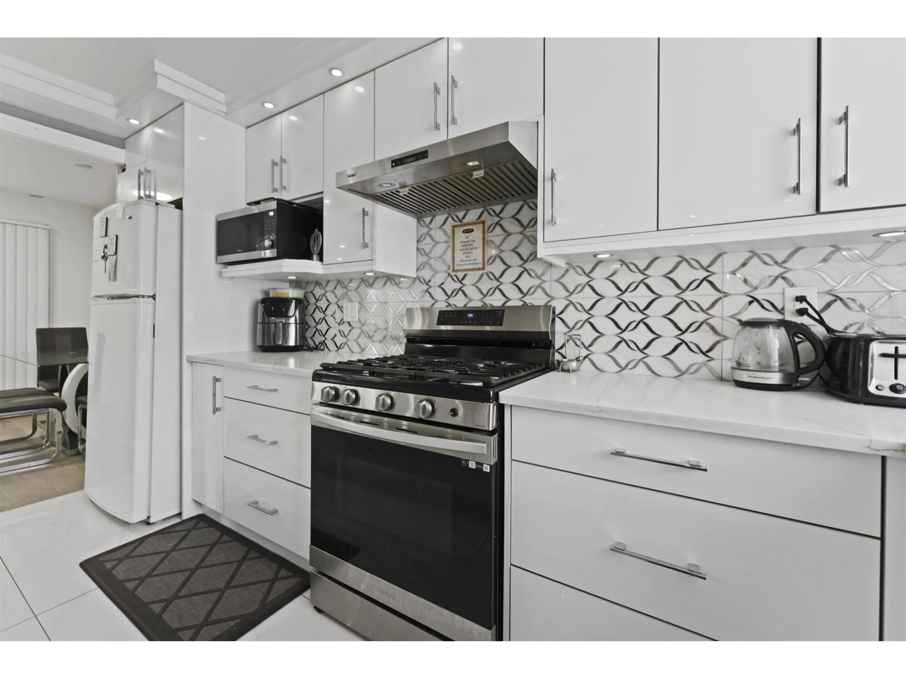 Unknown for 7675 125, Surrey British Columbia V3W7W2