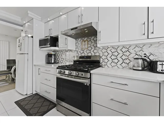 7675 125 STREET, Surrey 5
