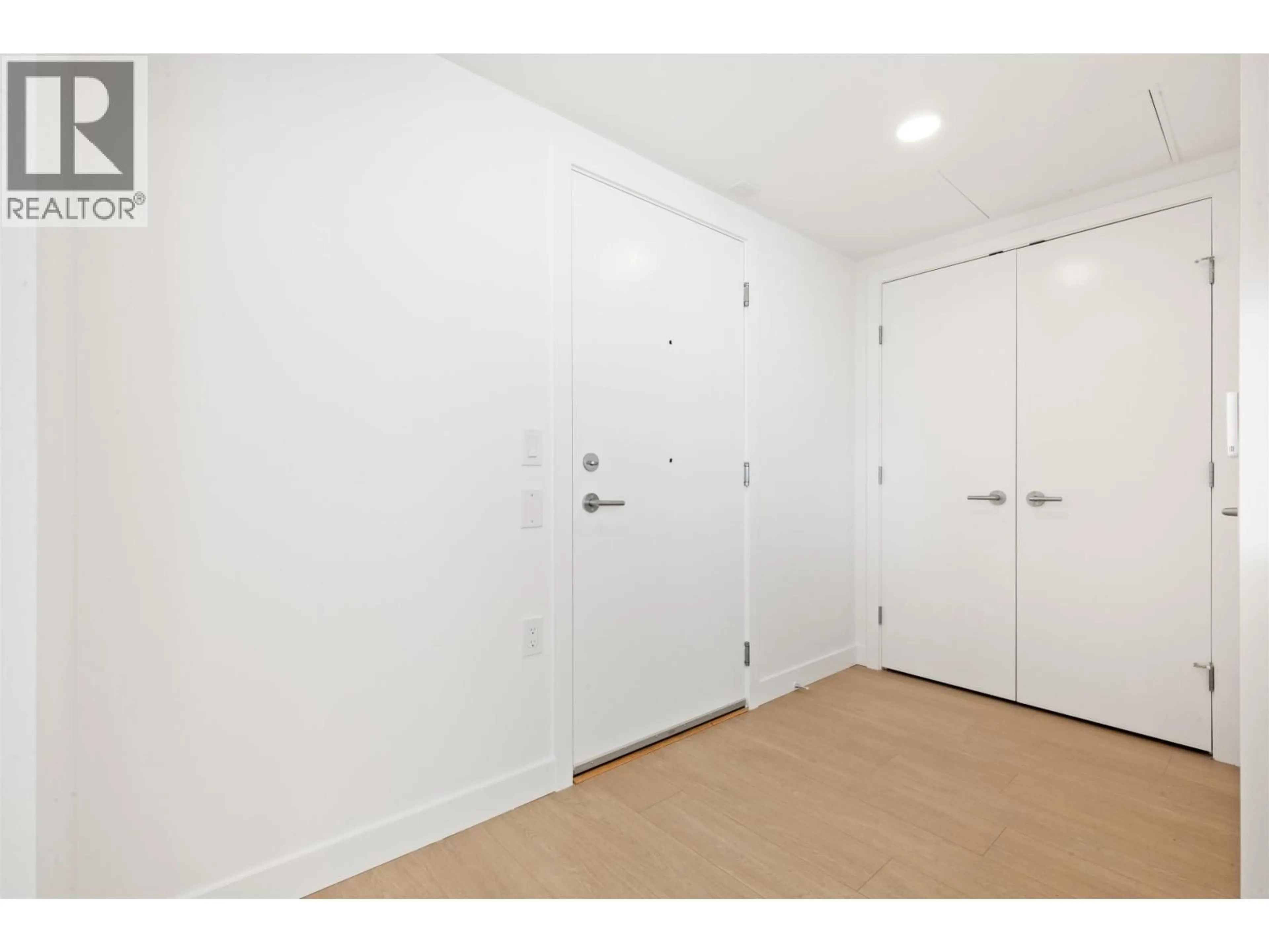 Unknown for 404 - 7683 PARK CRESCENT, Burnaby British Columbia V3N0J4