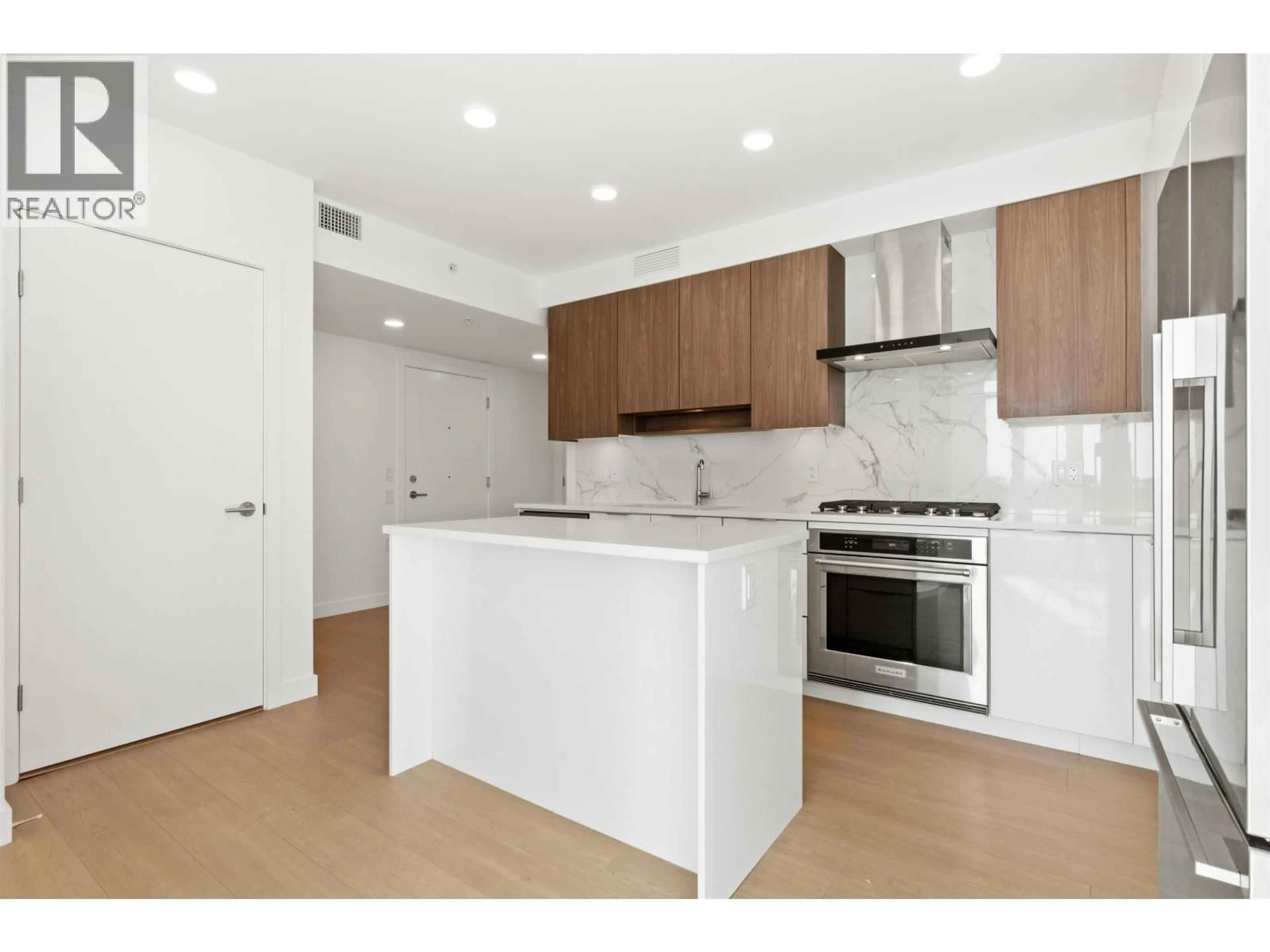 Standard kitchen, unknown for 404 - 7683 PARK CRESCENT, Burnaby British Columbia V3N0J4