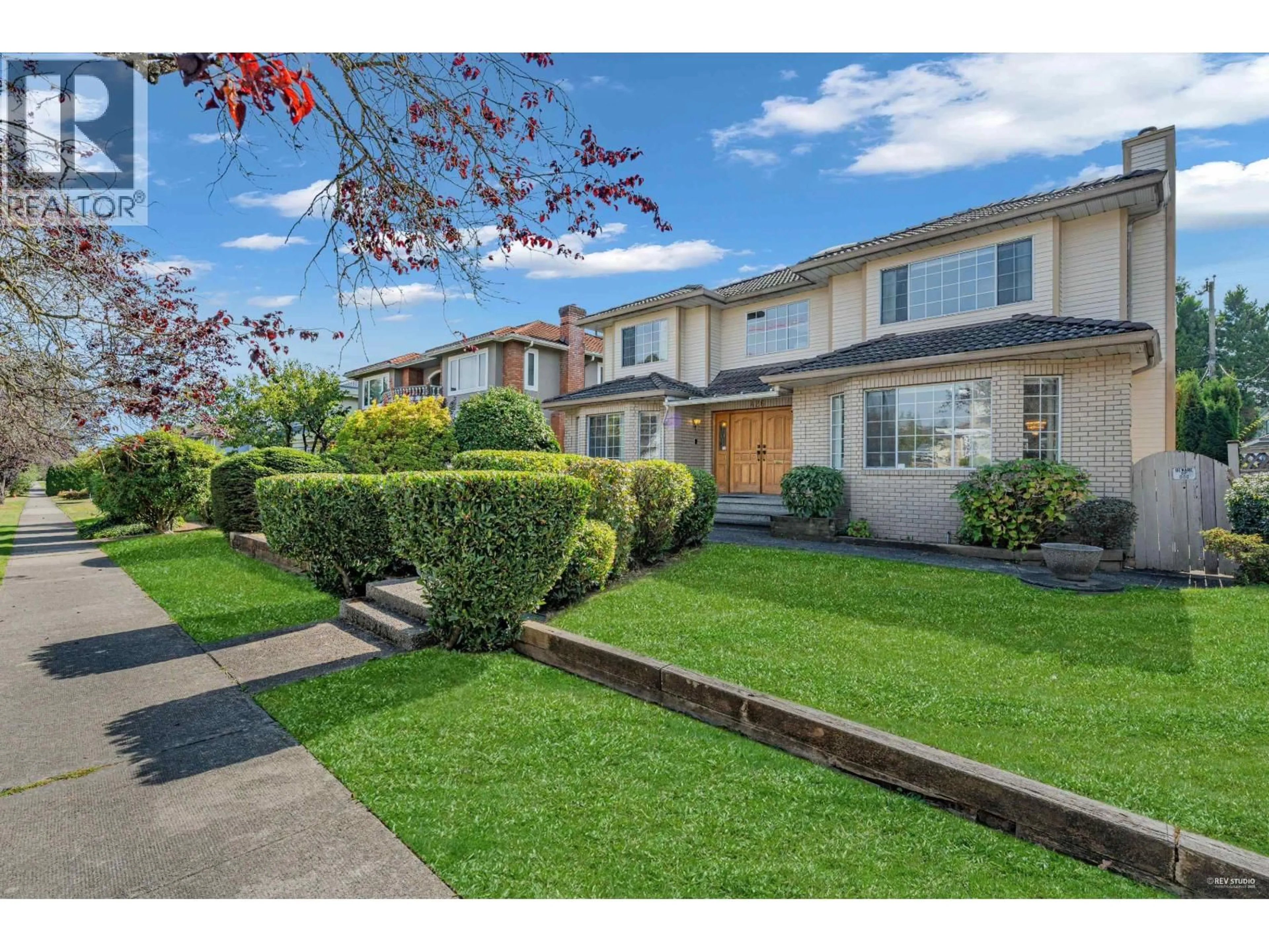 A pic from outside/outdoor area/front of a property/back of a property/a pic from drone, street for 426 44TH AVENUE, Vancouver British Columbia V5Y2V6