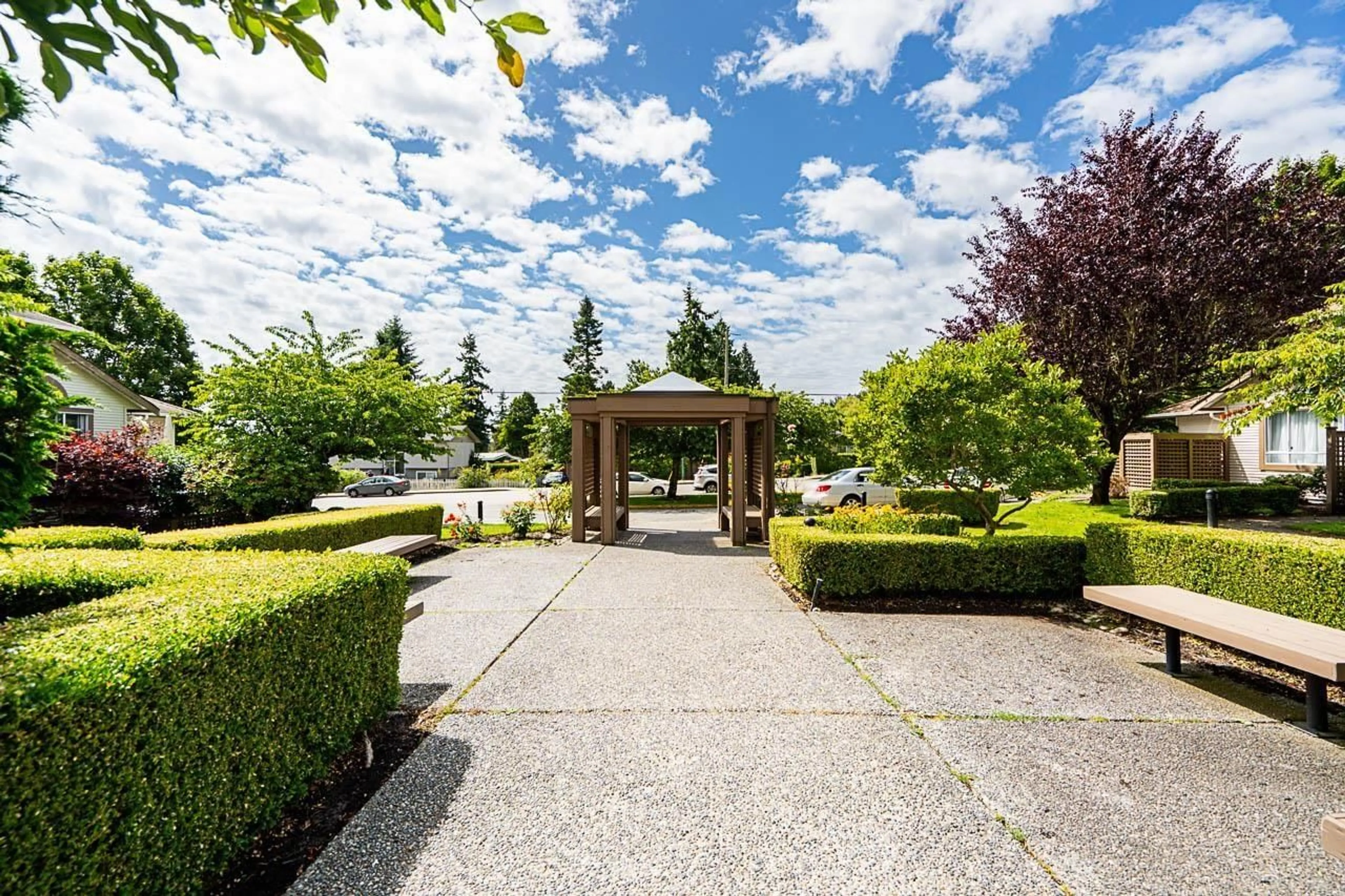 Patio, street for 212 - 15991 THRIFT AVENUE, White Rock British Columbia V4B2M9