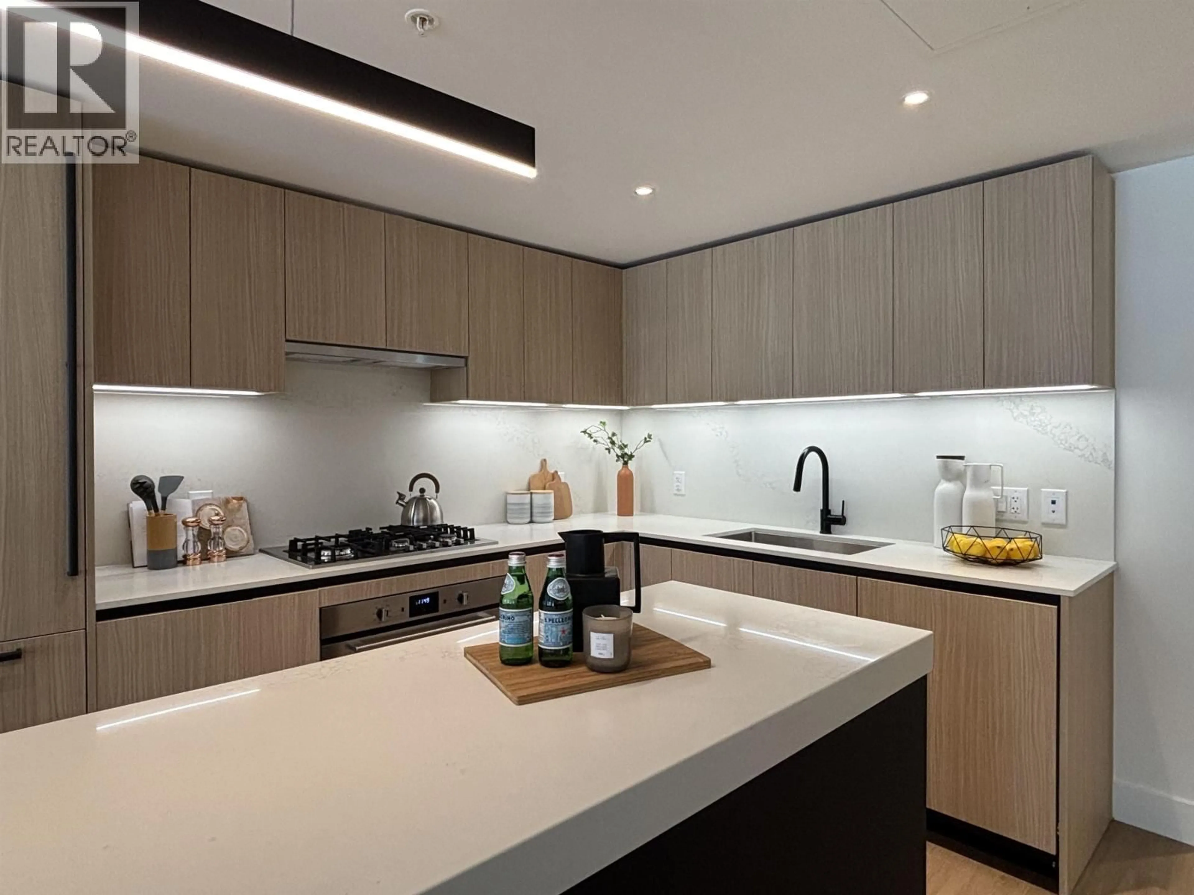 Contemporary kitchen, unknown for 210 - 2235 BROADWAY, Vancouver British Columbia V5N0J5