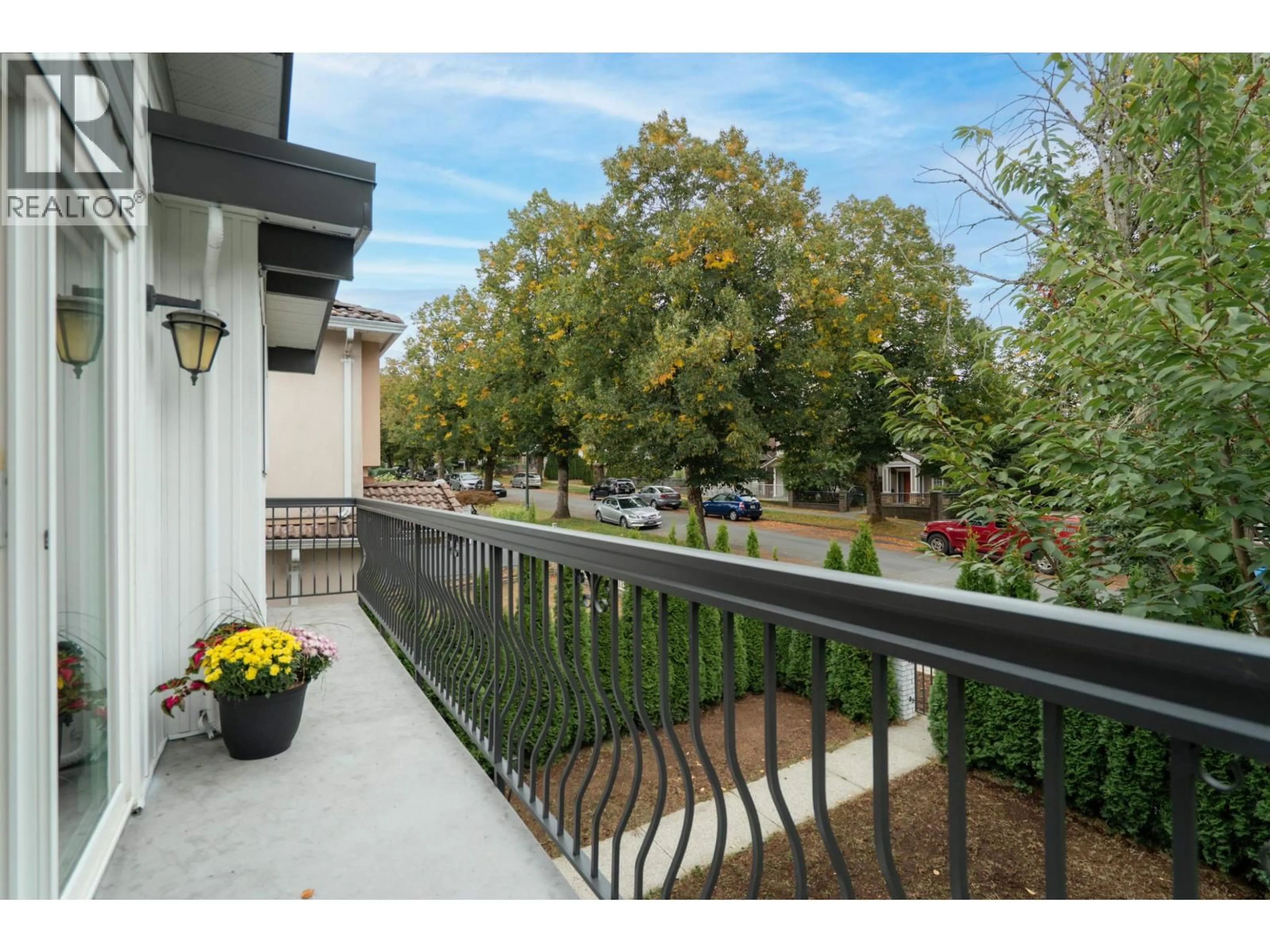 Patio, street for 5885 SHERBROOKE STREET, Vancouver British Columbia V5W3N1