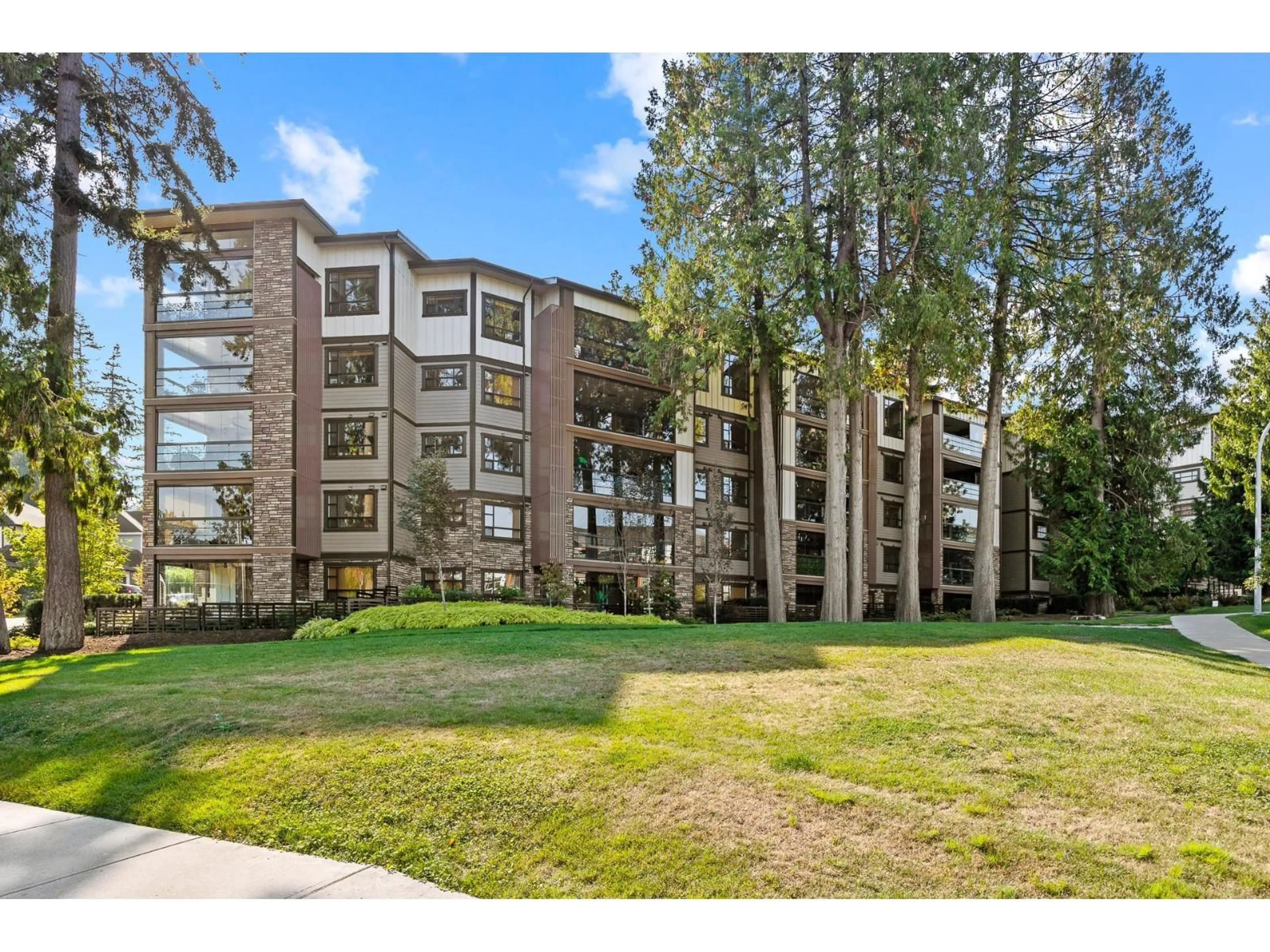 A pic from outside/outdoor area/front of a property/back of a property/a pic from drone, unknown for 307 - 3585 146A, Surrey British Columbia V4P0G9