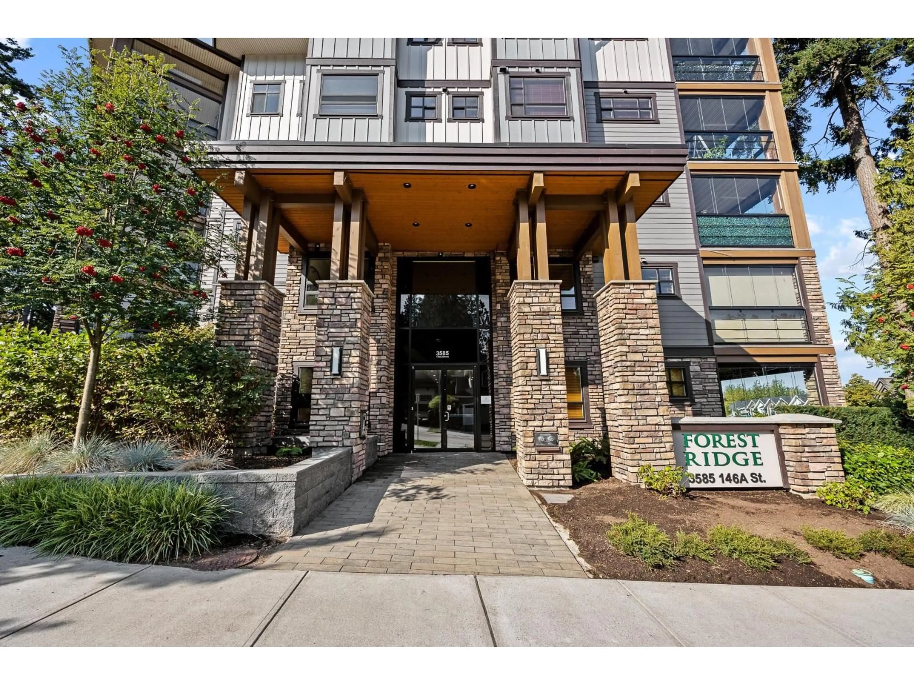Indoor foyer for 307 - 3585 146A, Surrey British Columbia V4P0G9