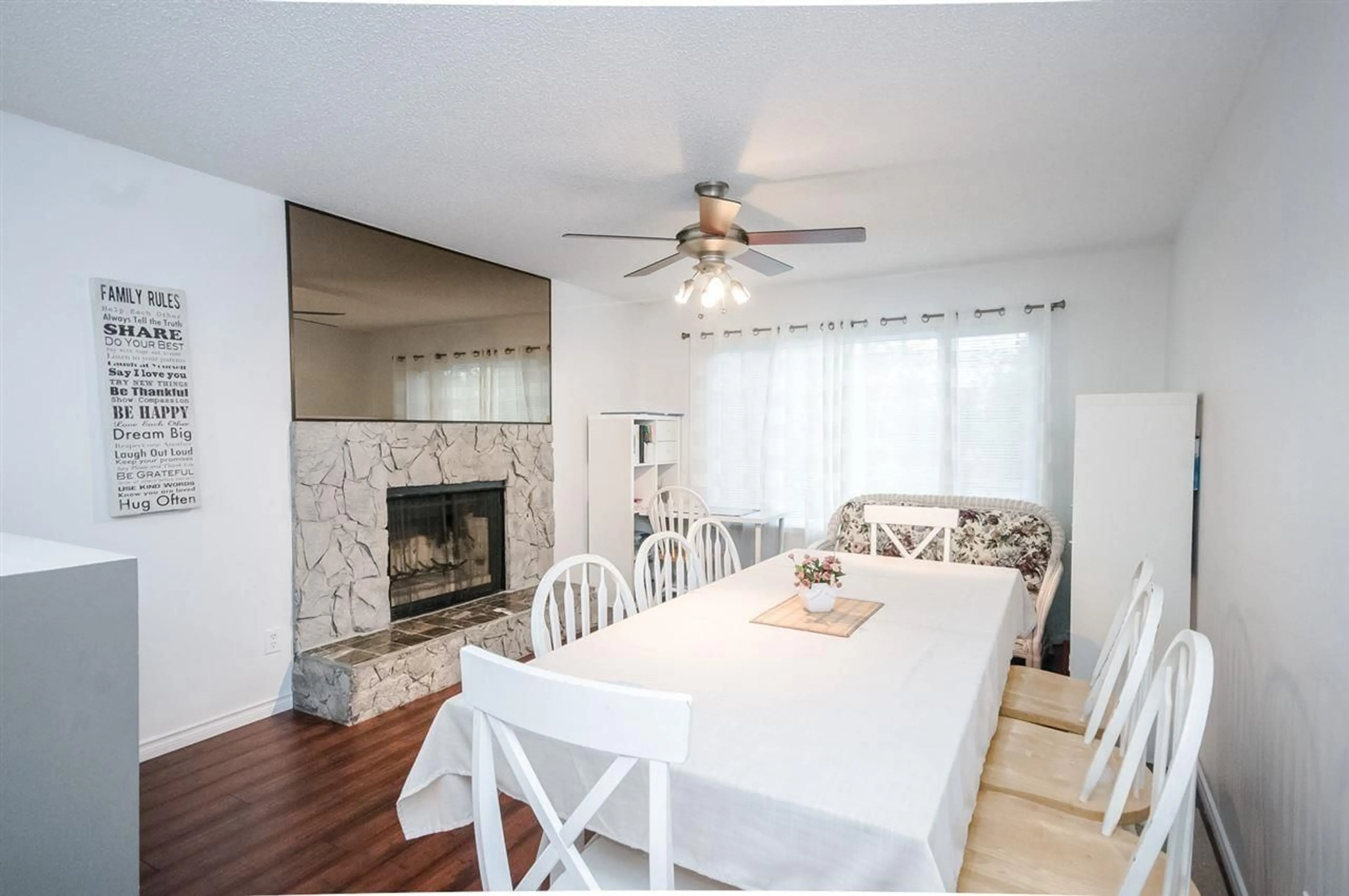 Dining room, unknown for 15026 98A, Surrey British Columbia V3R8H3