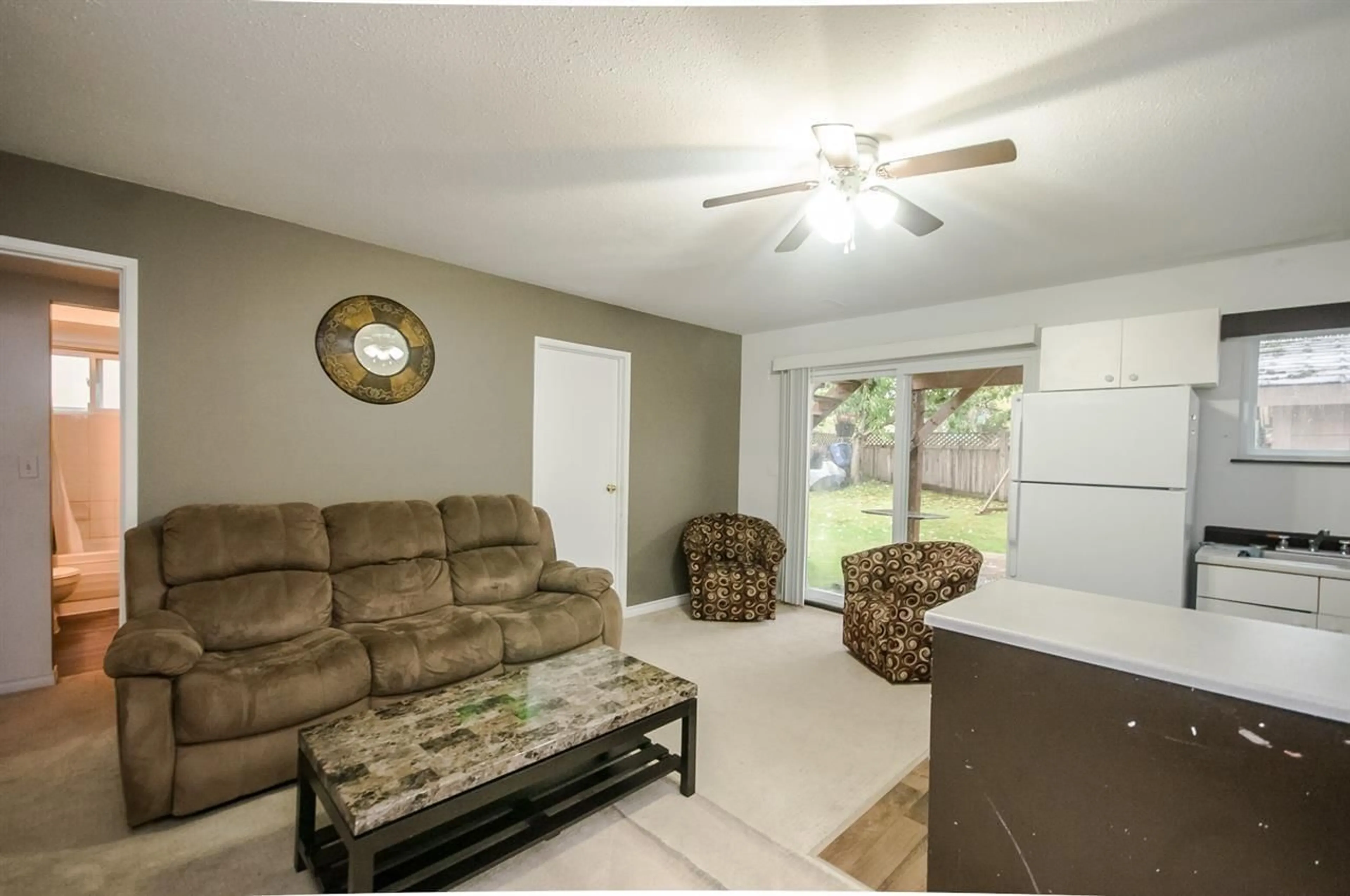 Living room with furniture, unknown for 15026 98A, Surrey British Columbia V3R8H3