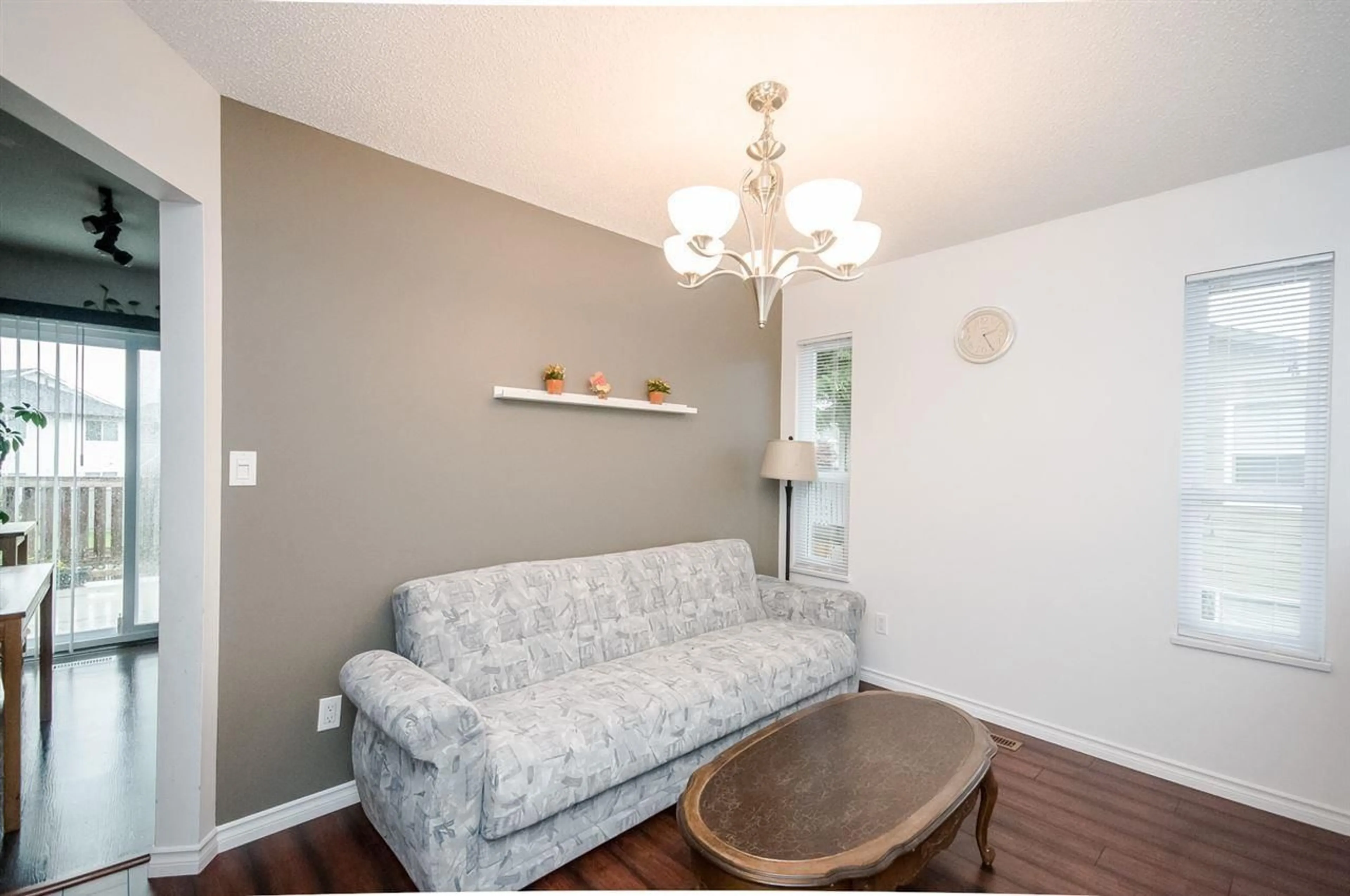 Living room with furniture, wood/laminate floor for 15026 98A, Surrey British Columbia V3R8H3