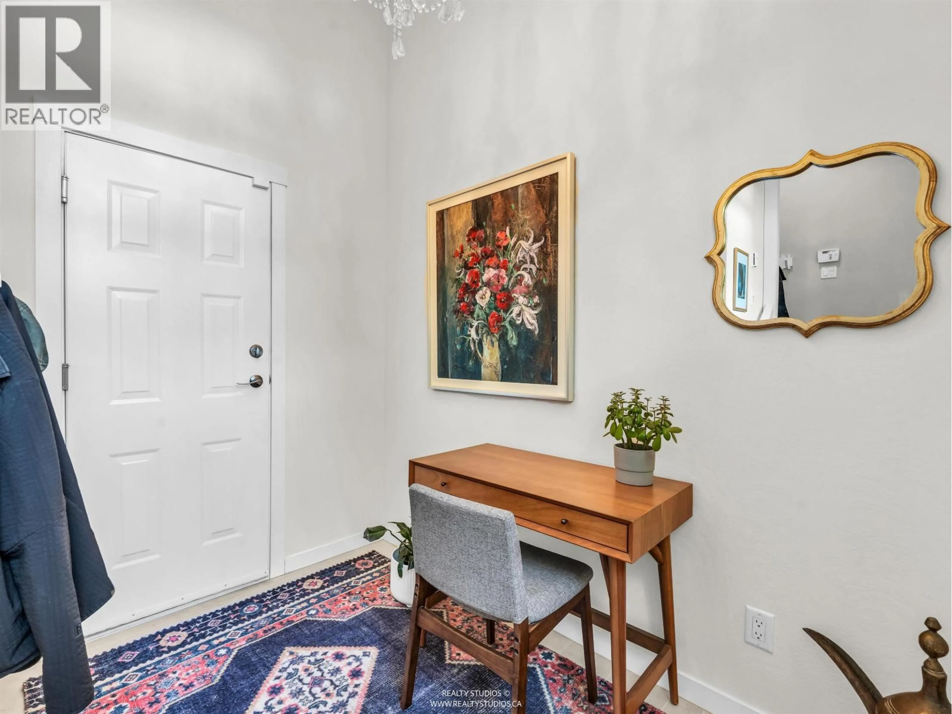 Indoor entryway for 1712 20TH AVENUE, Vancouver British Columbia V5N0A2